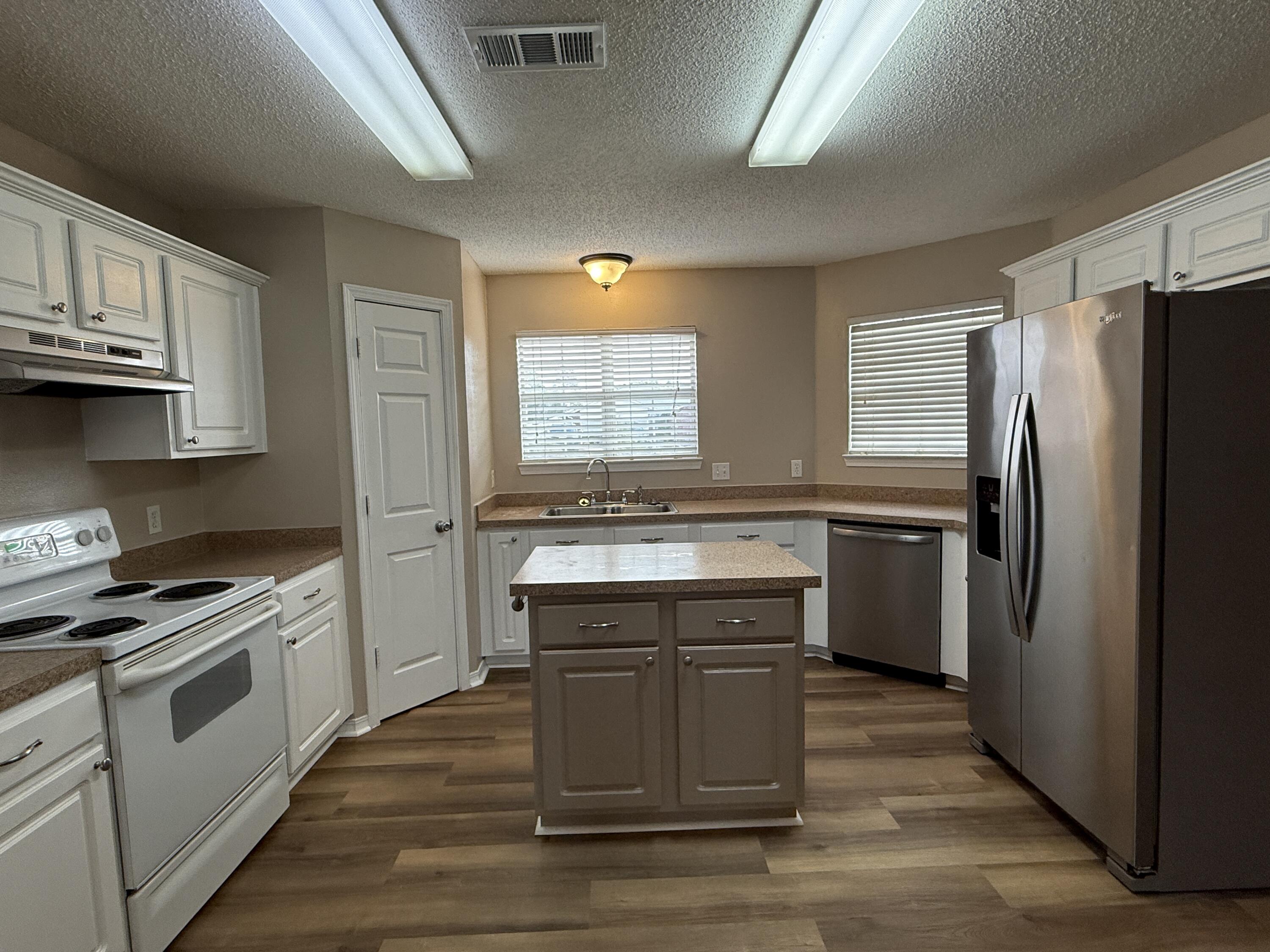 REDSTONE ESTATES - Residential Lease