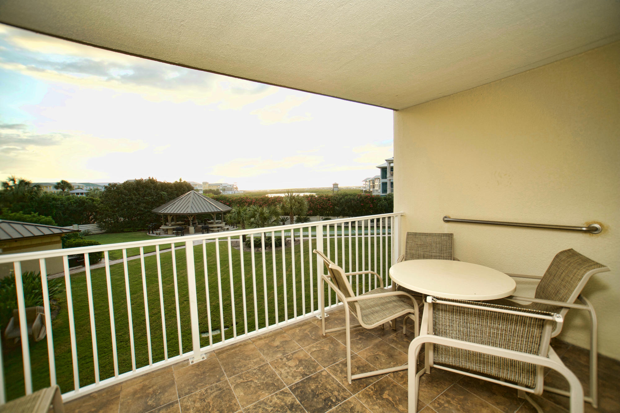 ISLANDER CONDO PH 2 - Residential