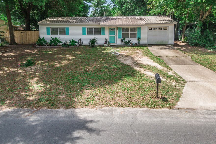 Beautiful 2 bed 1 bath home located in the heart of Fort Walton Beach. This home features a metal roof, newly installed AC (2018), sun room, pool, and an addition on the master featuring an upgraded closet. Big back yard great for entertaining and enjoying the Sunny Florida weather. Call to schedule your showing today.  

Located 3 min from Choctaw High school, 18 minutes from Eglin, 
and 23 minutes from Hurlburt.