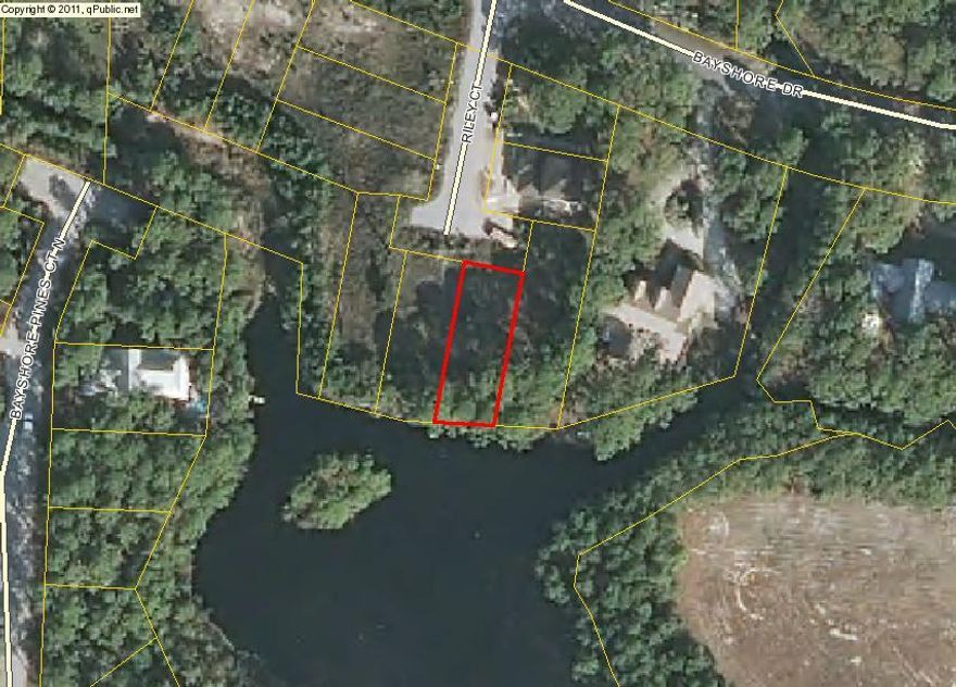 PRICE REDUCED. BRING OFFERS!THIS LOT HAS 42' OF LAKE FRONTAGE. ARCHTECTURAL GUIDELINES ALLOW UP TO 3 STORY MEDITERRANEAN STYLE HOME. POSSIBLE BAY VIEWS. NO TIME FRAME FOR BUILDING. CLOSE TO SHOPPING, BEACHES RESTAURANTS AND MORE.