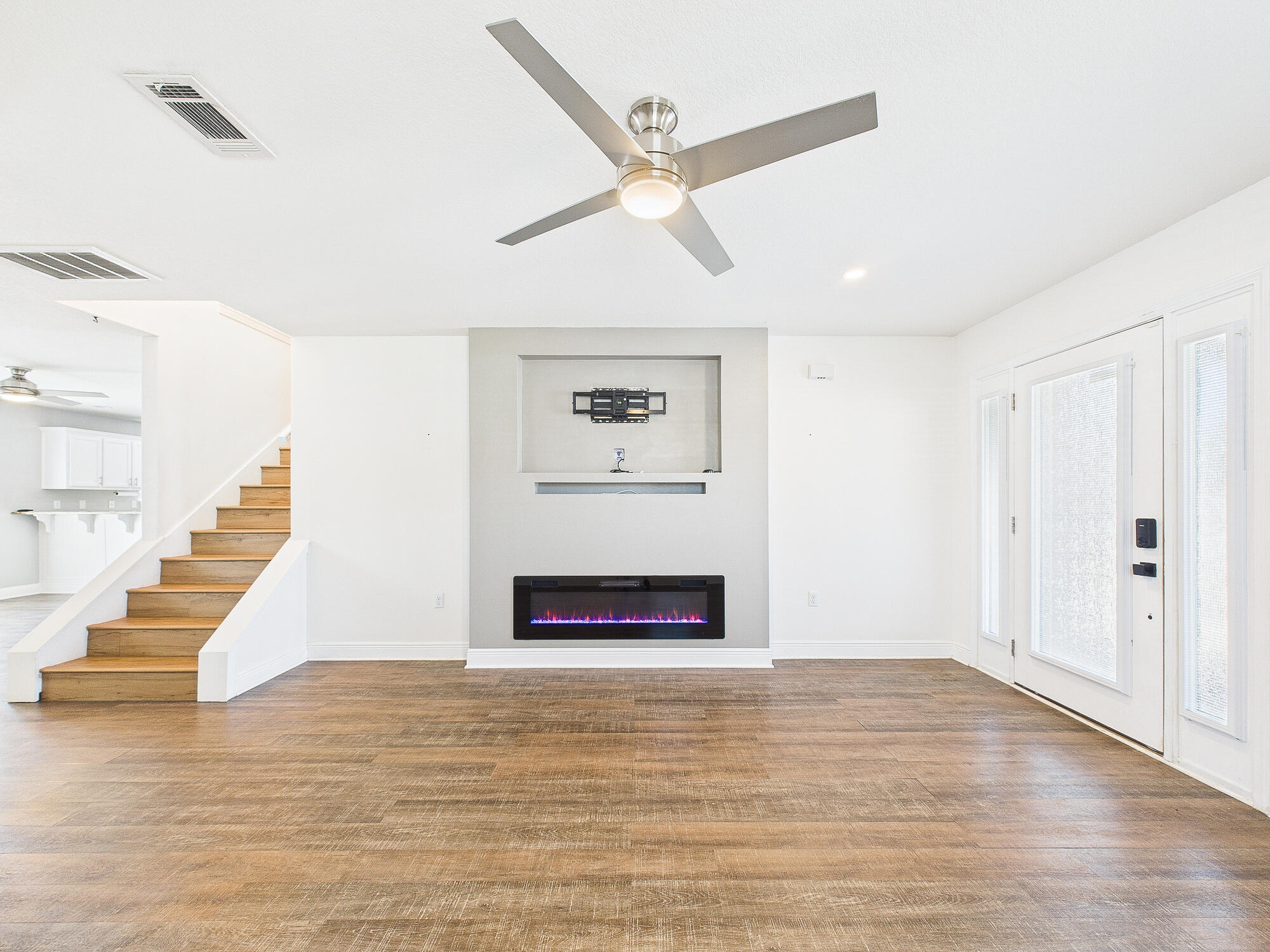 CREETWOOD VILLAGE - Residential