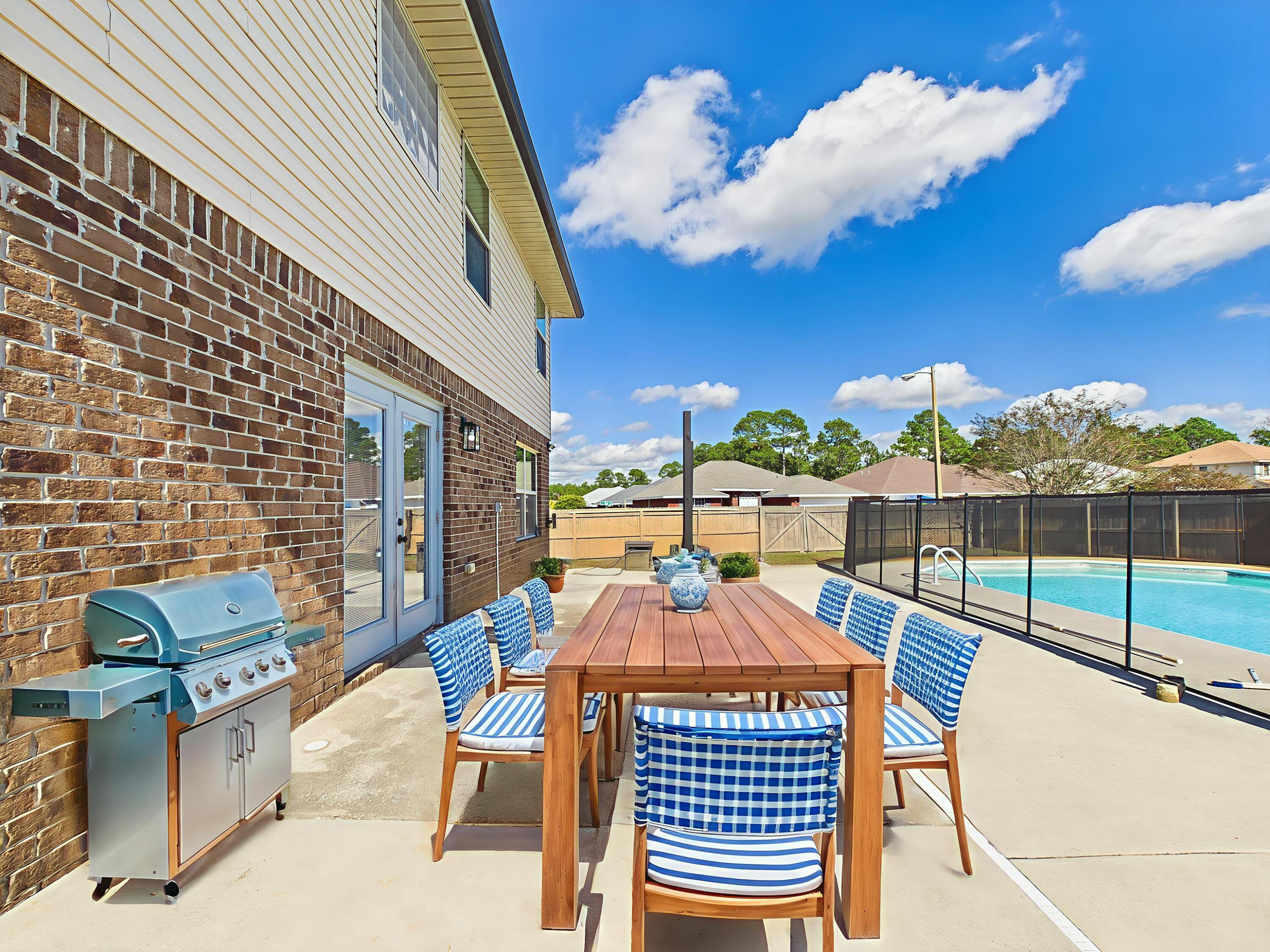 CREETWOOD VILLAGE - Residential