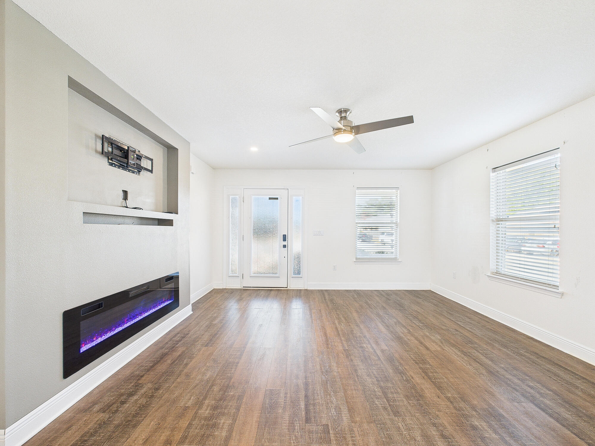 CREETWOOD VILLAGE - Residential