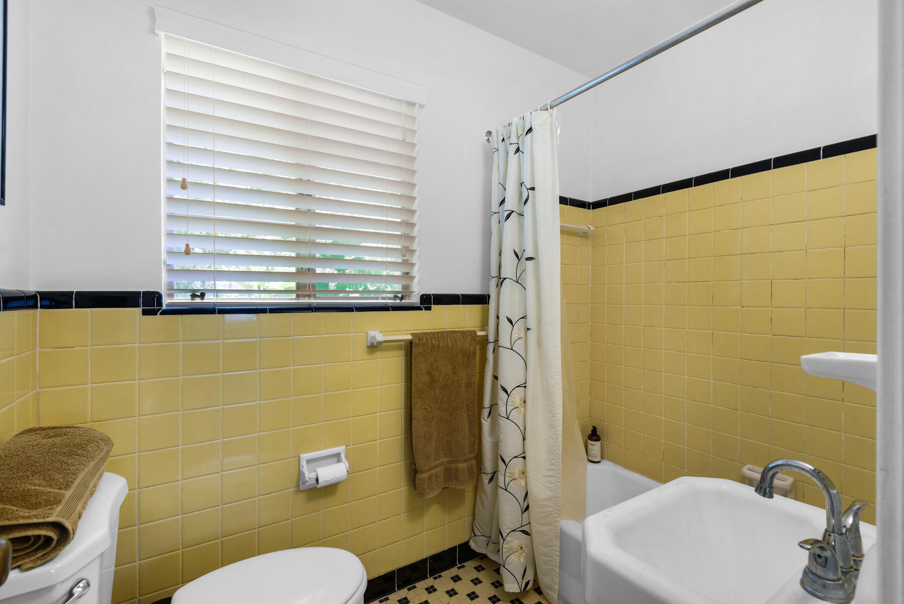 ELLIOTTS POINT 7TH ADDN - Residential
