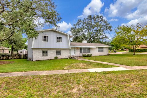 A home in Fort Walton Beach