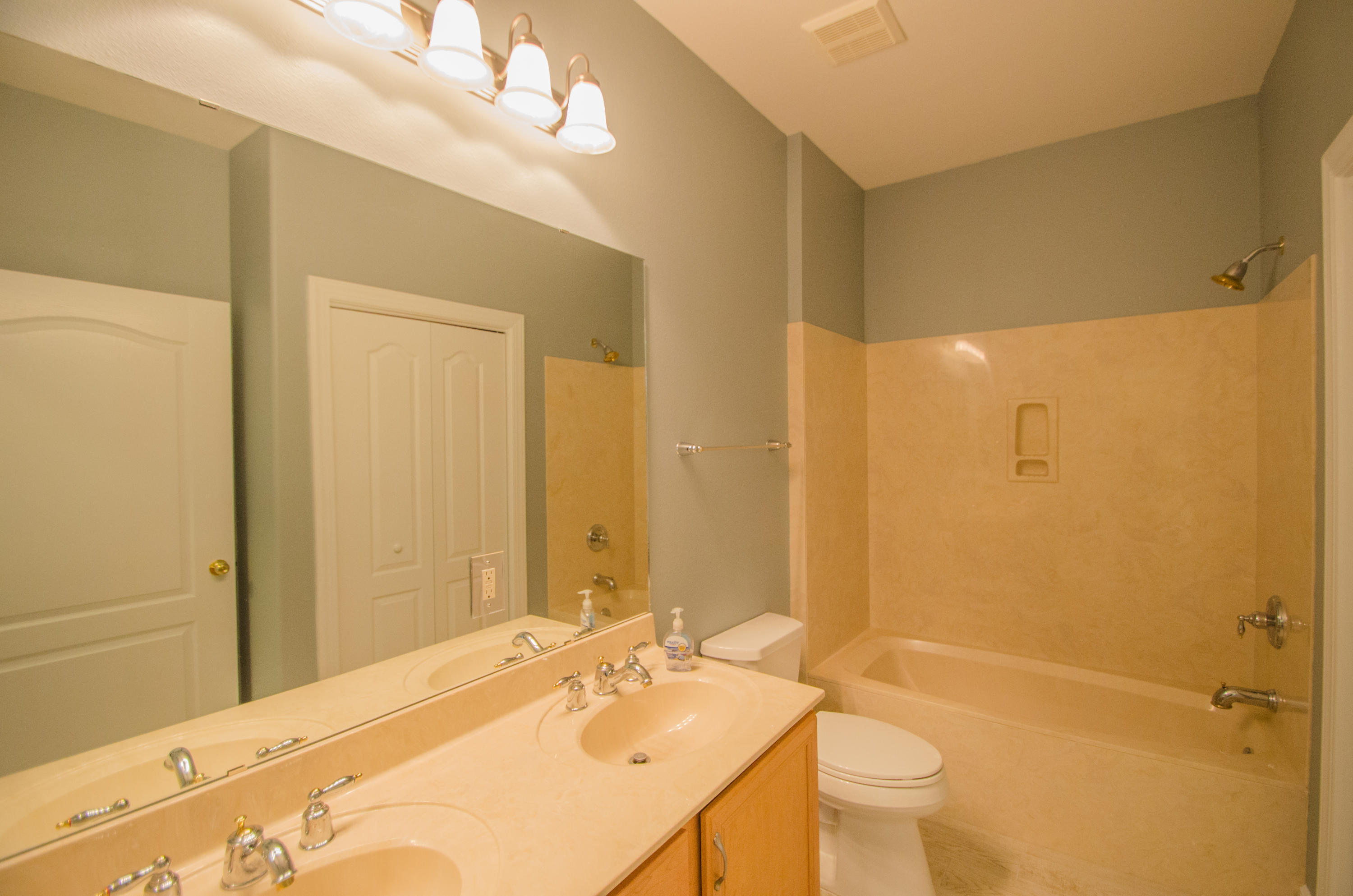 DIAMOND LAKES - Residential