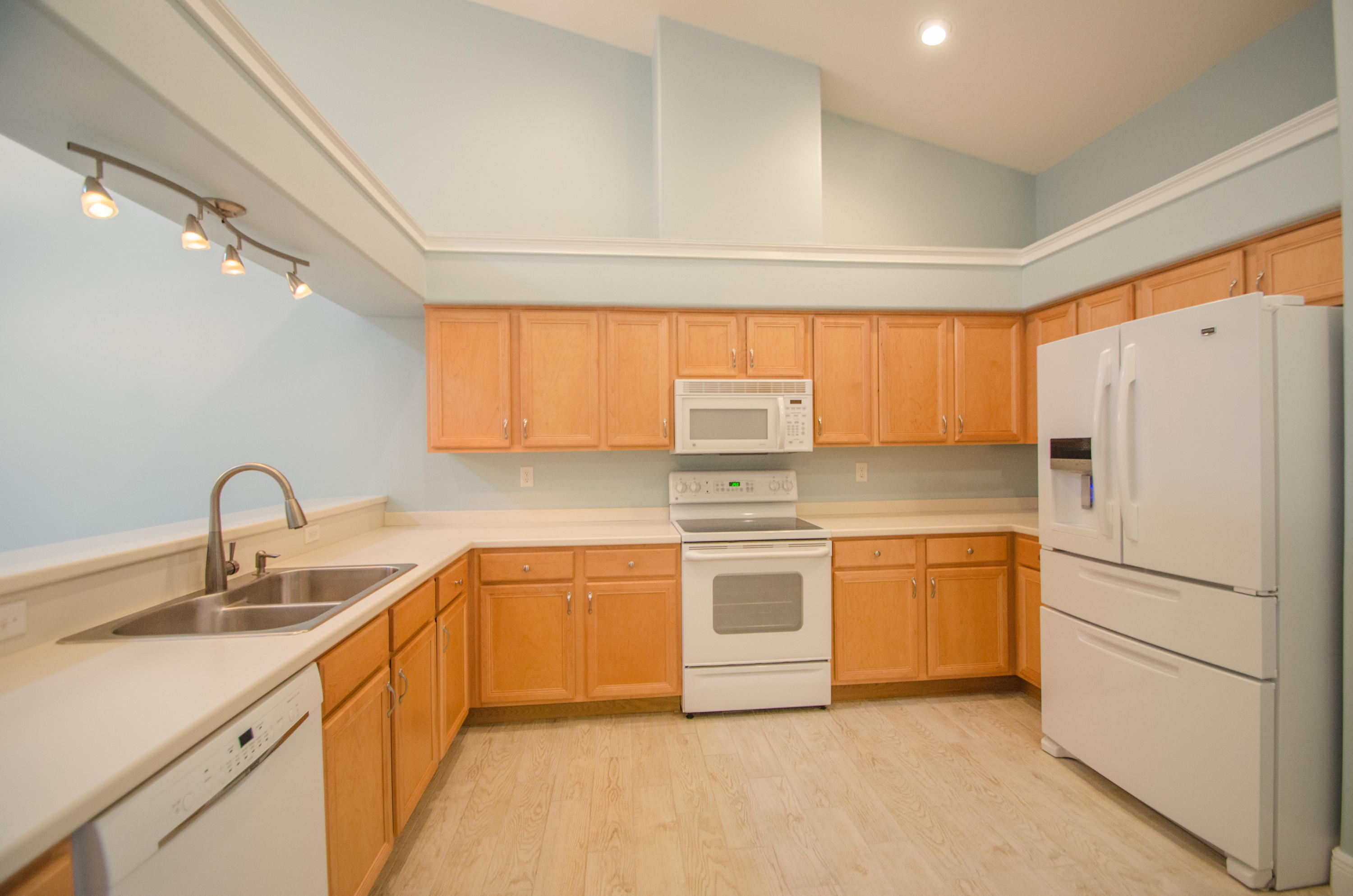 DIAMOND LAKES - Residential