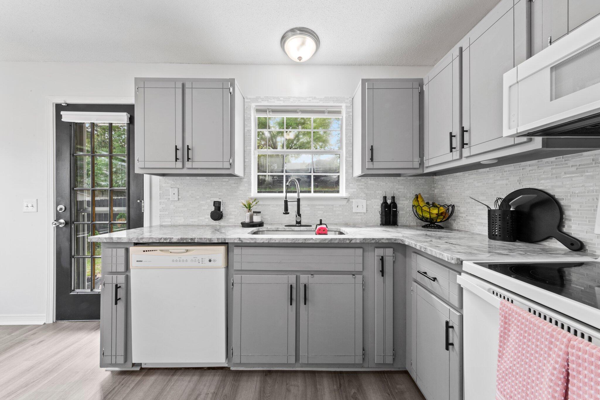 COUNTRYVIEW ESTATES 1ST ADDN - Residential