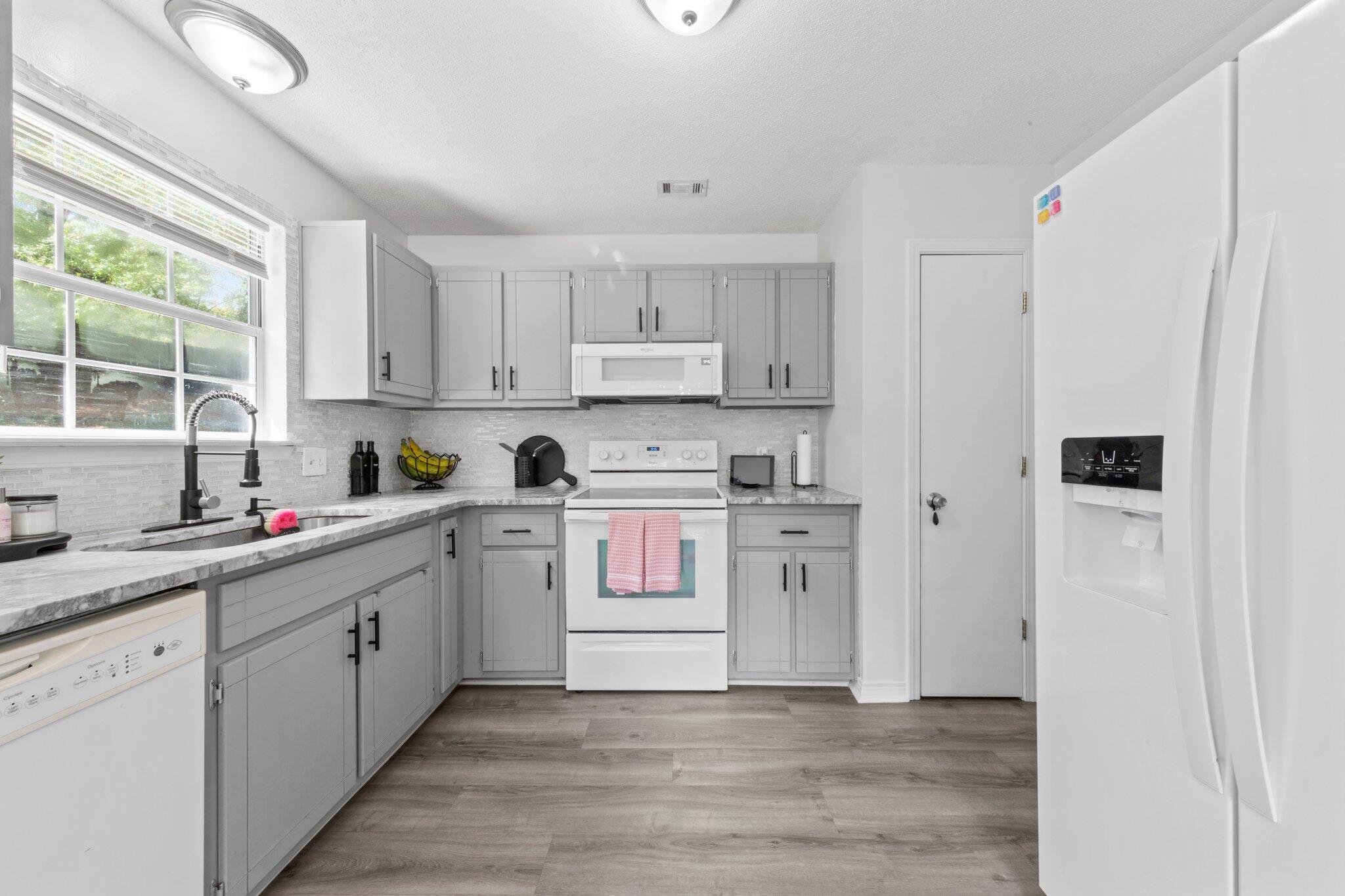 COUNTRYVIEW ESTATES 1ST ADDN - Residential