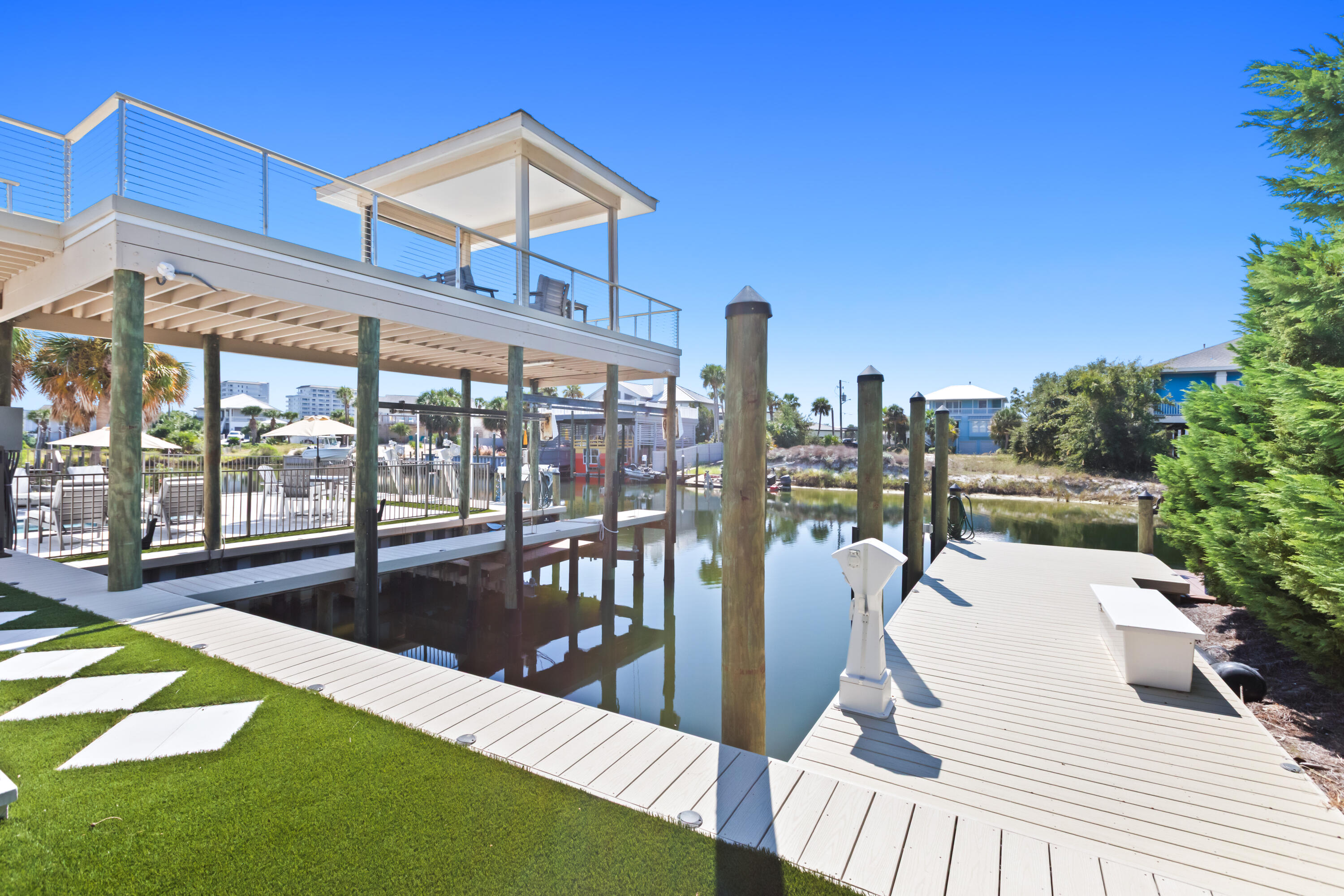 HOLIDAY ISLE - Residential