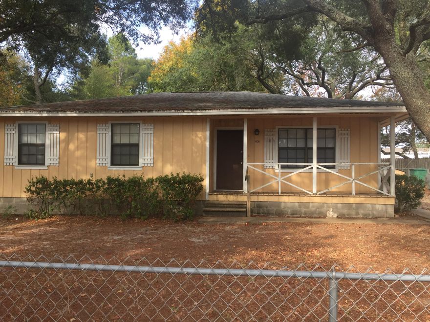 Great house in a great location!! Nice size yard with mature trees and close to schools and shopping.