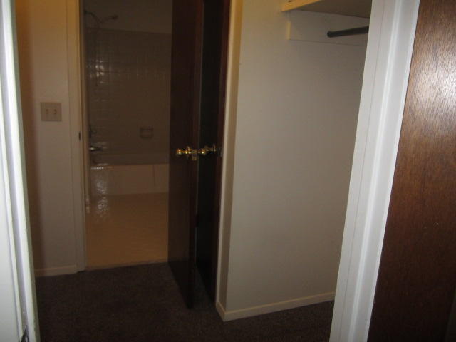 MONTAGE MANOR - Residential Lease