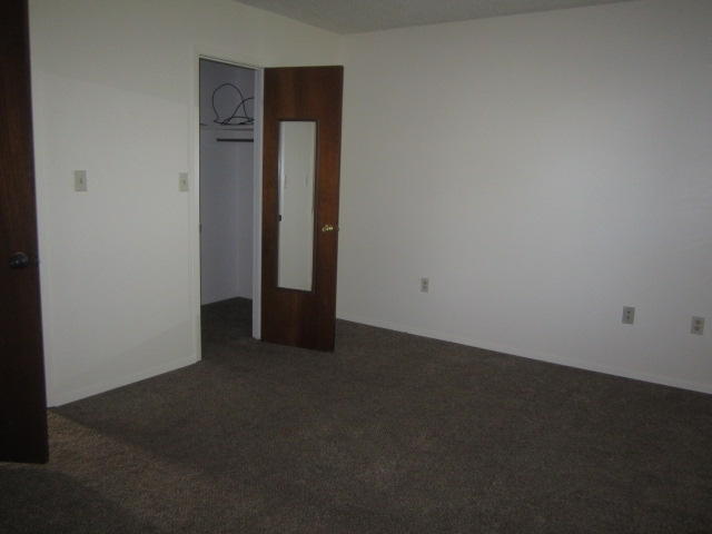 MONTAGE MANOR - Residential Lease