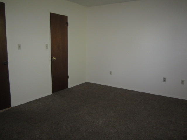 MONTAGE MANOR - Residential Lease