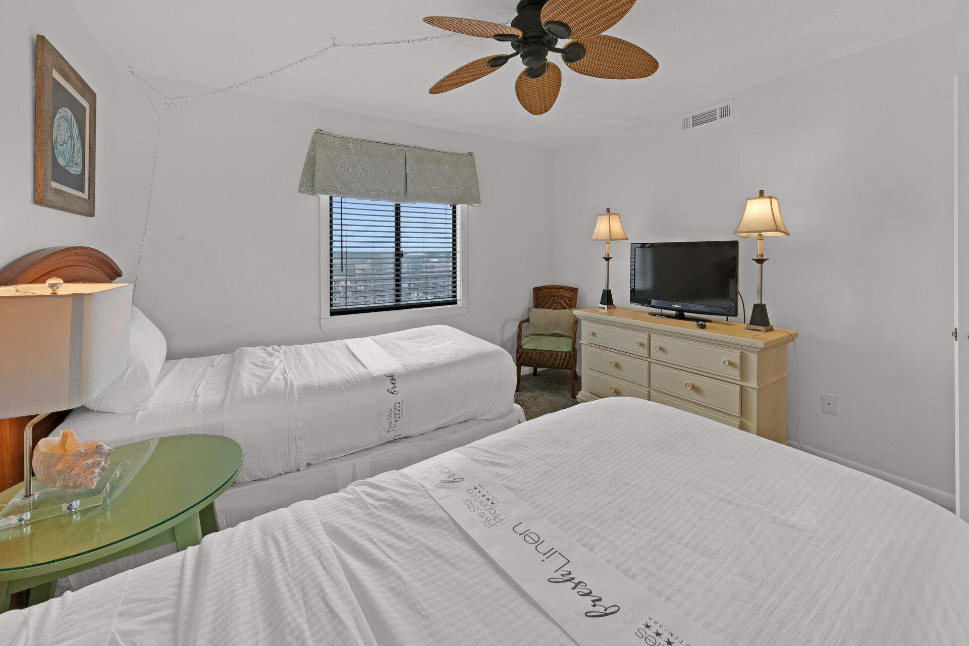 EMERALD TOWERS CONDO - Residential