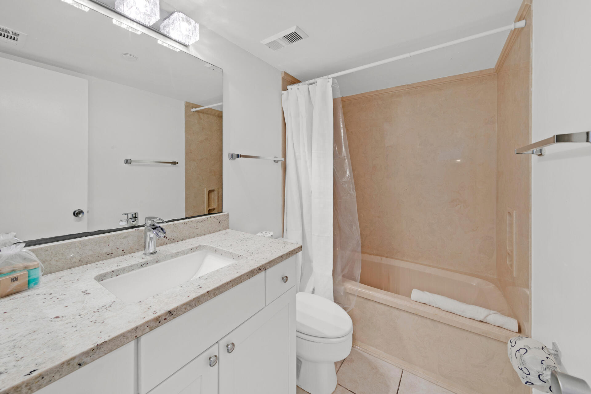 EMERALD TOWERS CONDO - Residential