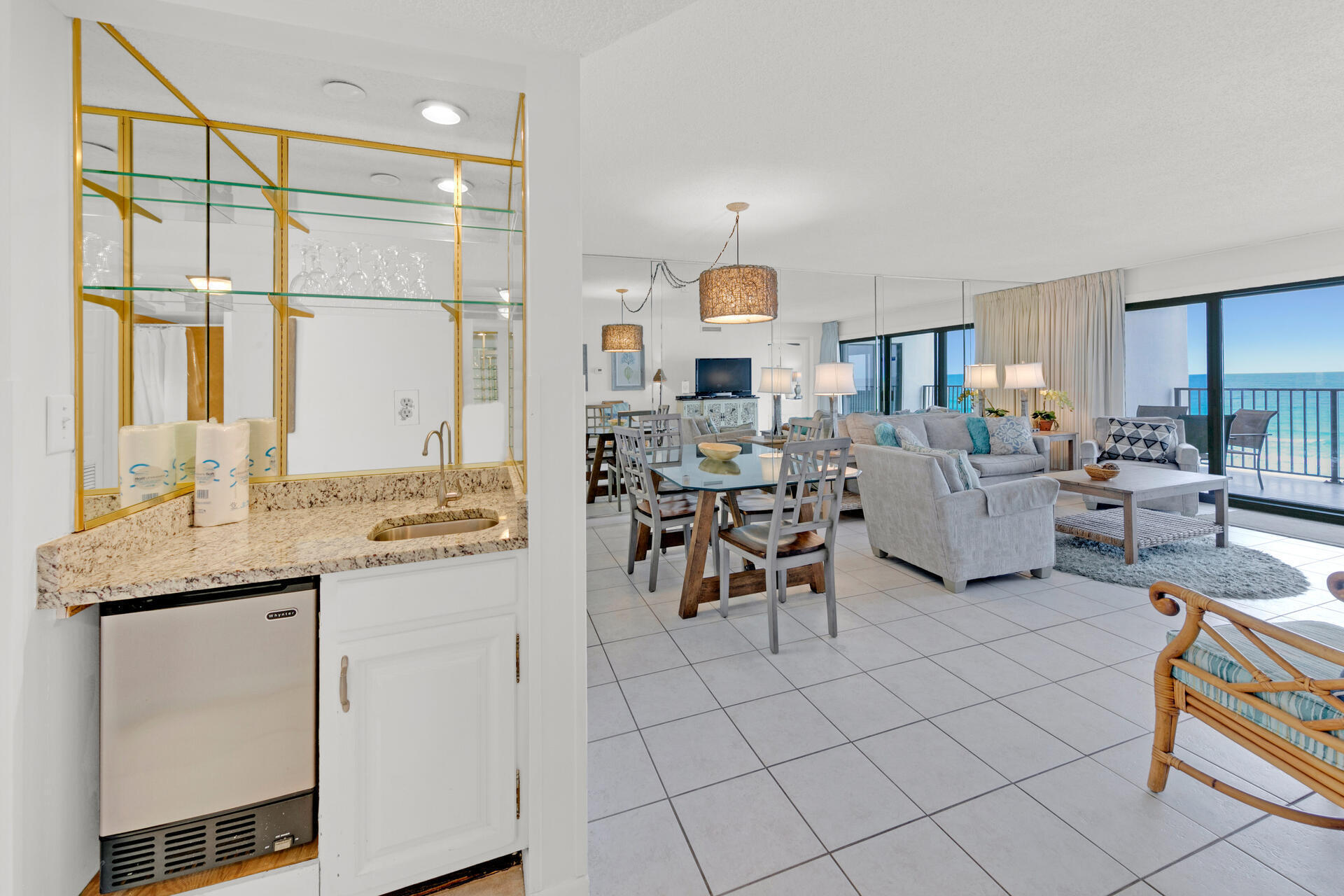 EMERALD TOWERS CONDO - Residential