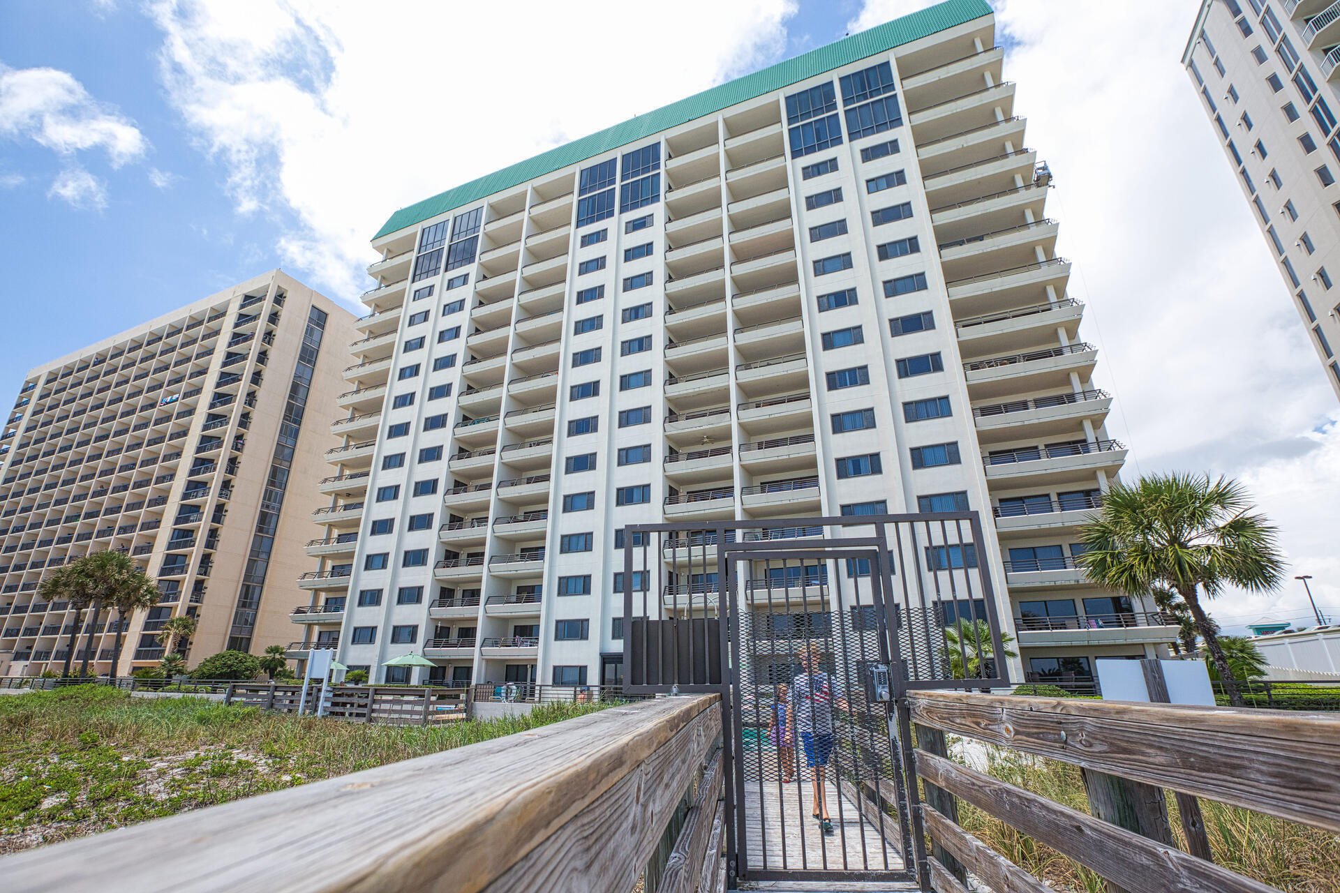 EMERALD TOWERS CONDO - Residential