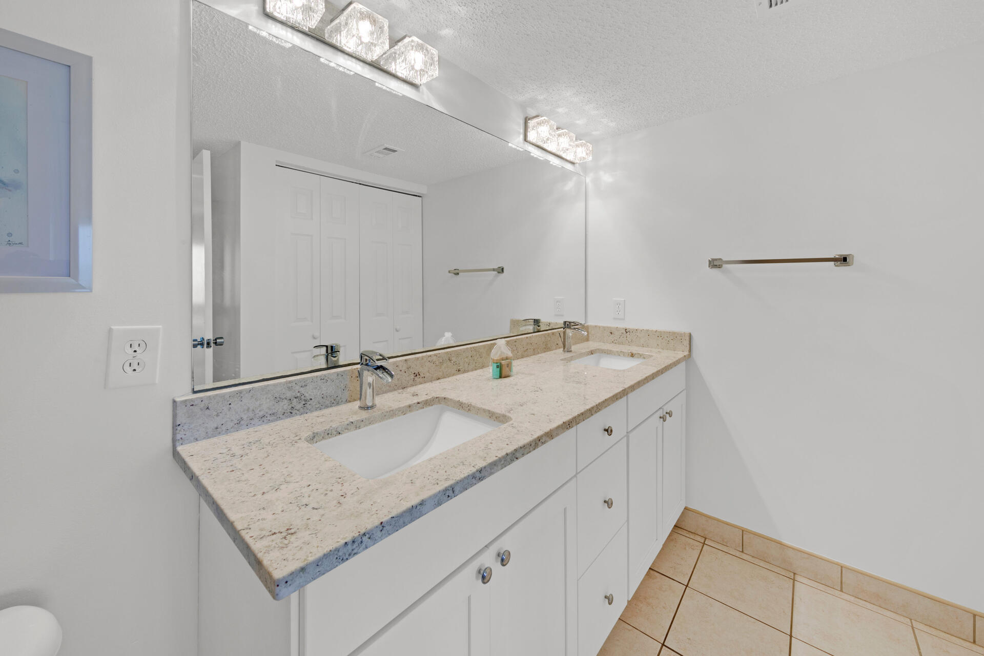 EMERALD TOWERS CONDO - Residential