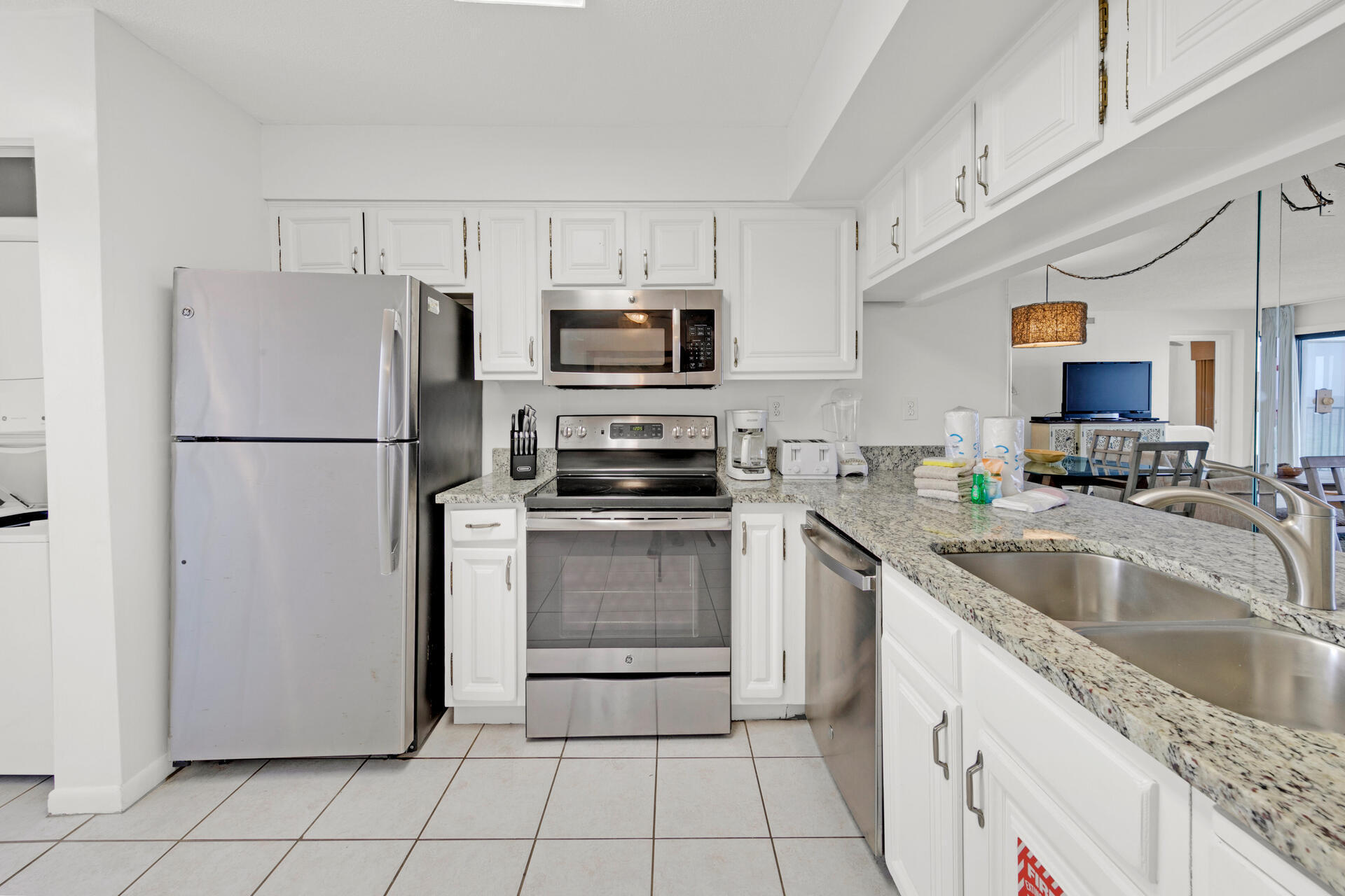 EMERALD TOWERS CONDO - Residential