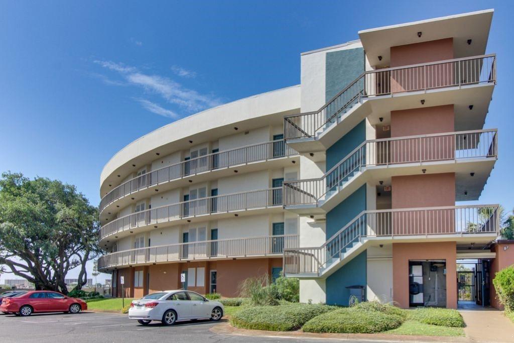 PIRATES BAY PH 1 - Residential