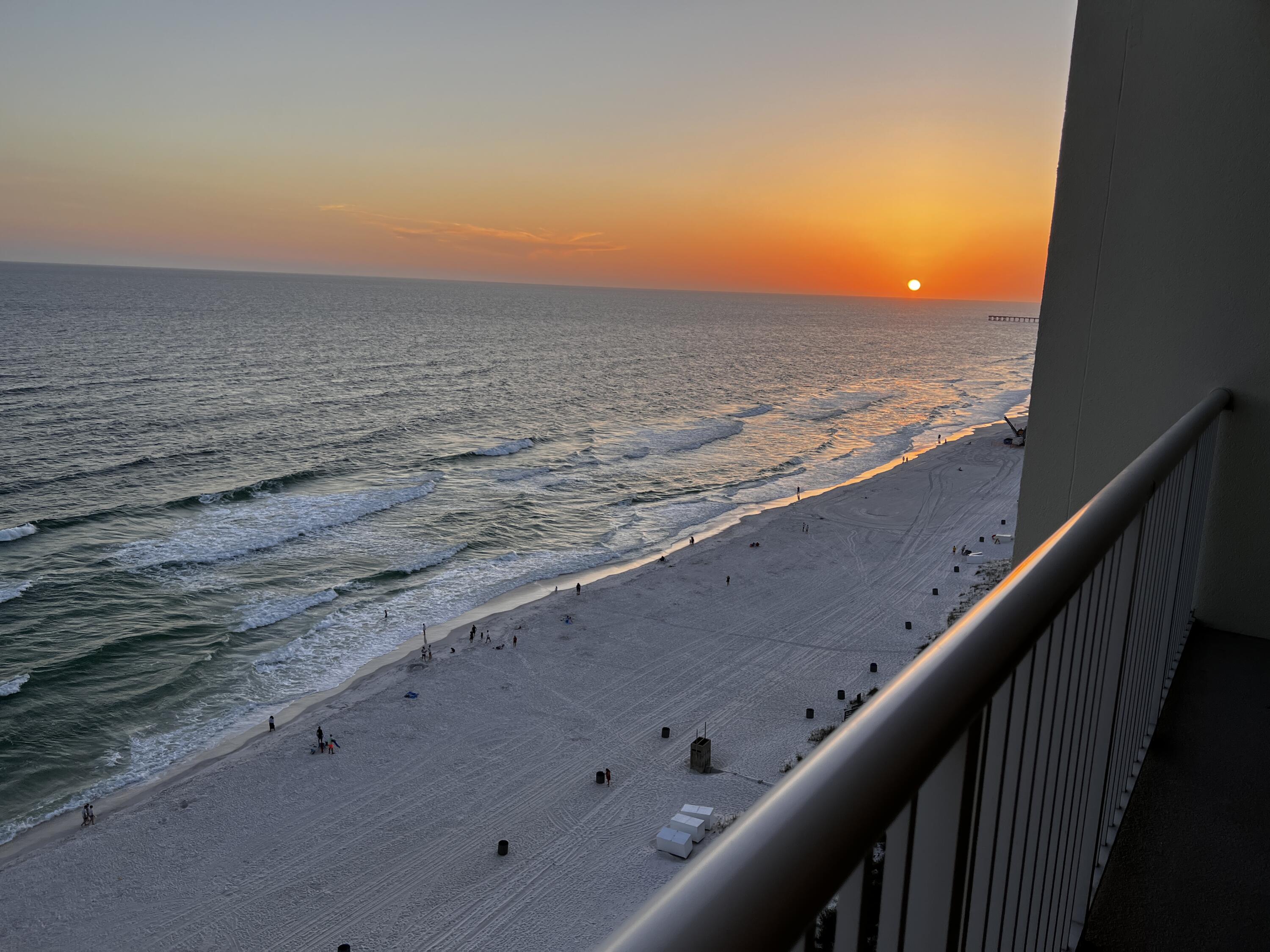 MAJESTIC BEACH TOWER - Residential