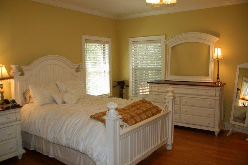 PINE SHORES - Residential