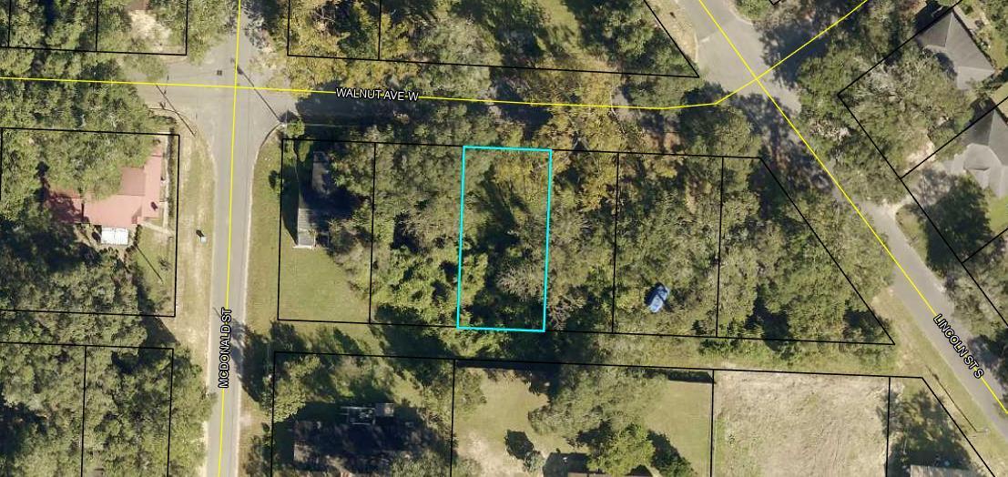 ***Attention builders***Vacant lot in the heart of Crestview. This lot is available but is currently in probate. It is adjacent to 625 W Walnut that is also currently available and not in probate. The lot once had a house on it that was demolished (permitted) in 2018.