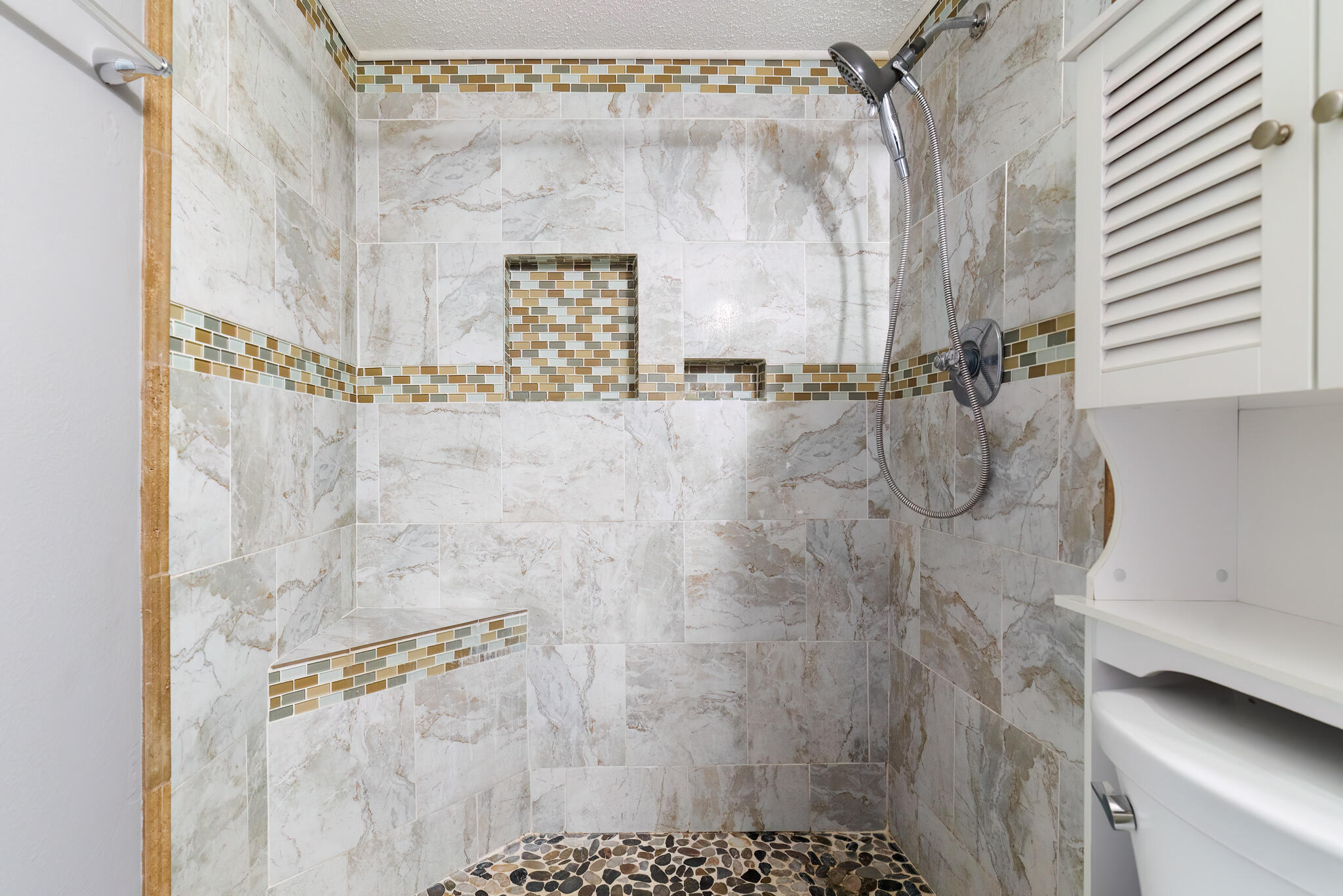 FINISTERRA CONDO - Residential