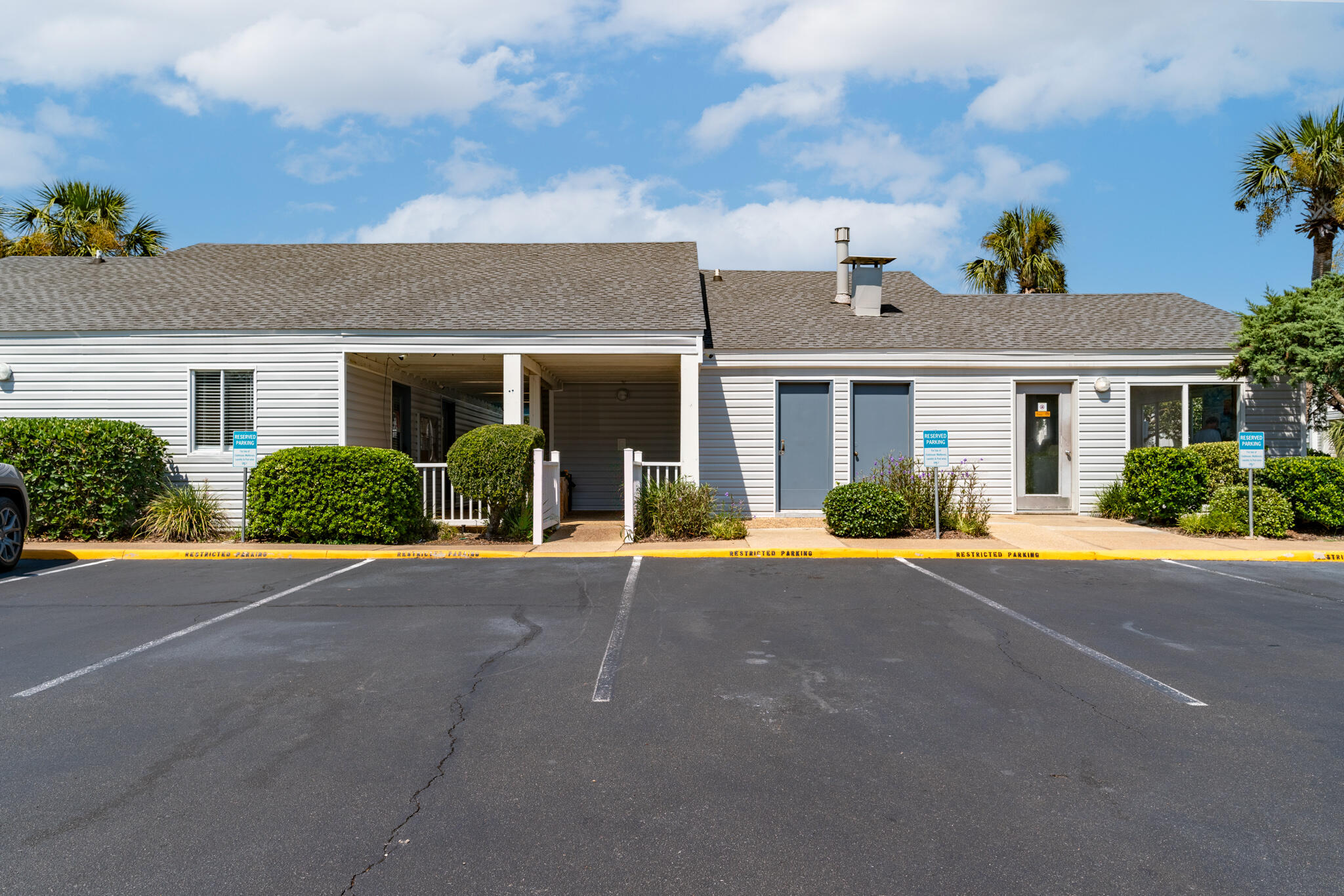 FINISTERRA CONDO - Residential