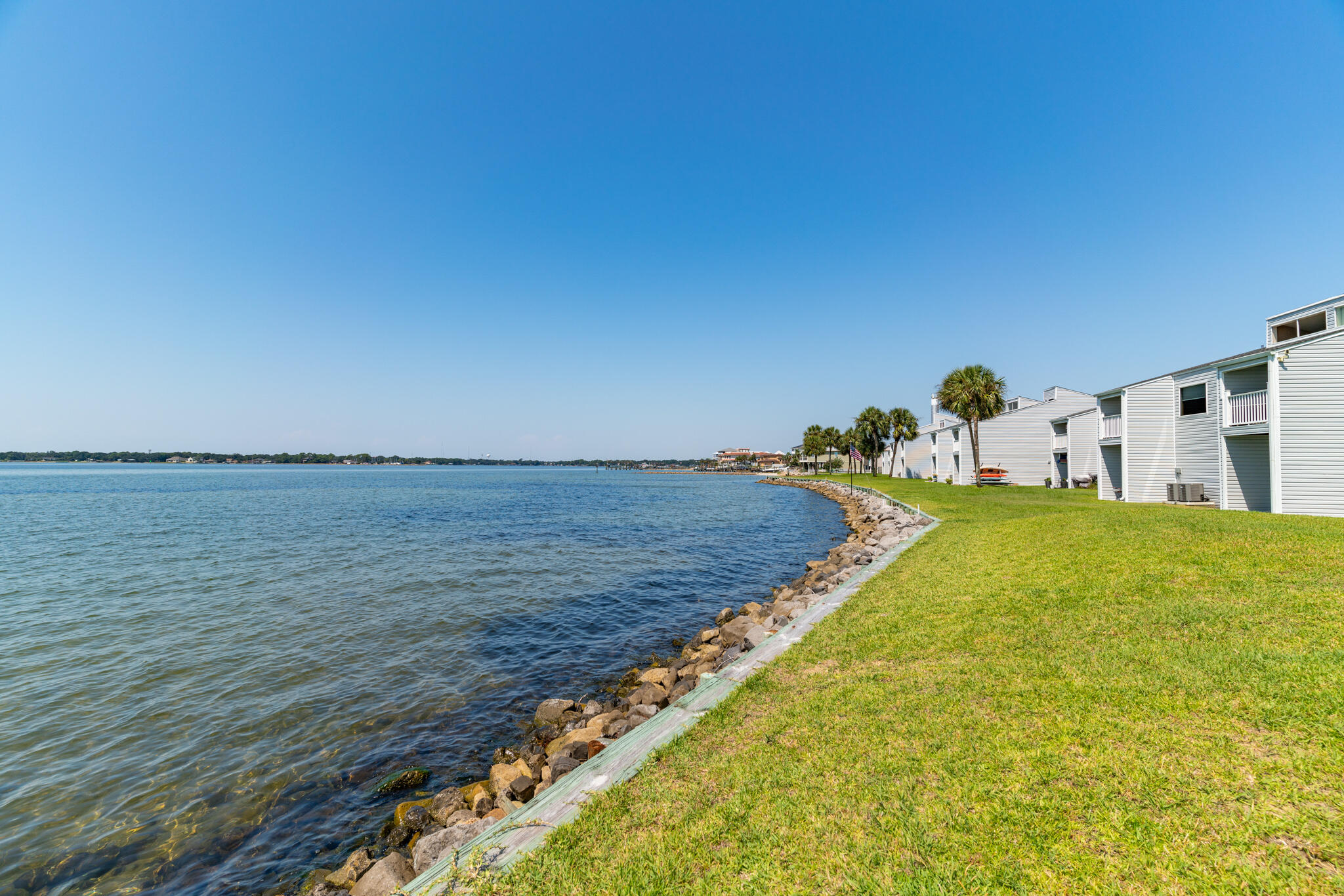 FINISTERRA CONDO - Residential