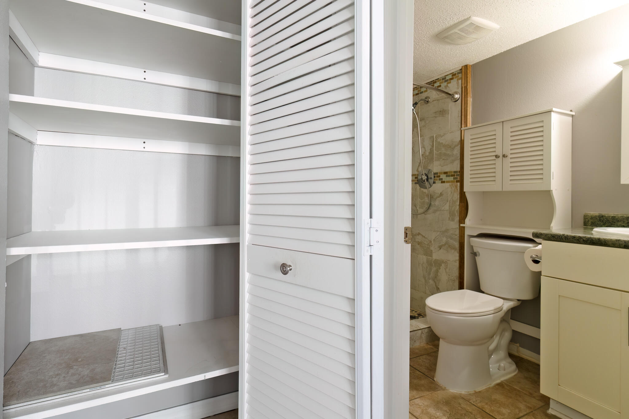 FINISTERRA CONDO - Residential