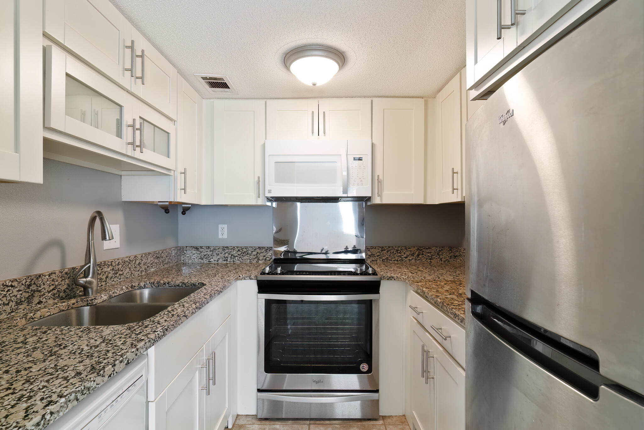 FINISTERRA CONDO - Residential