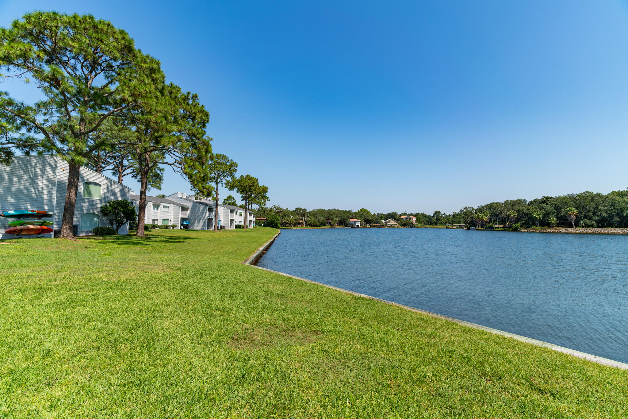 FINISTERRA CONDO - Residential