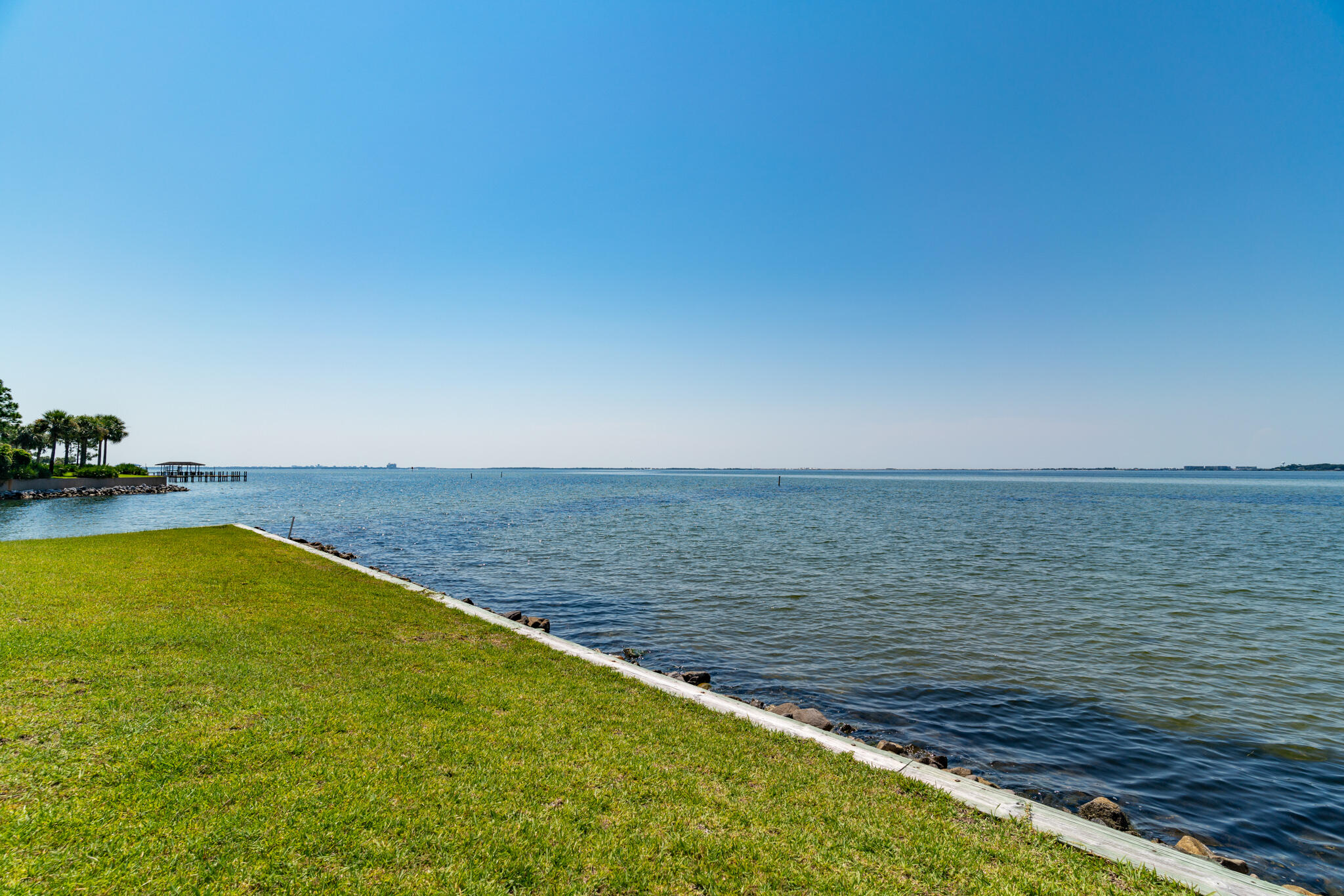 FINISTERRA CONDO - Residential