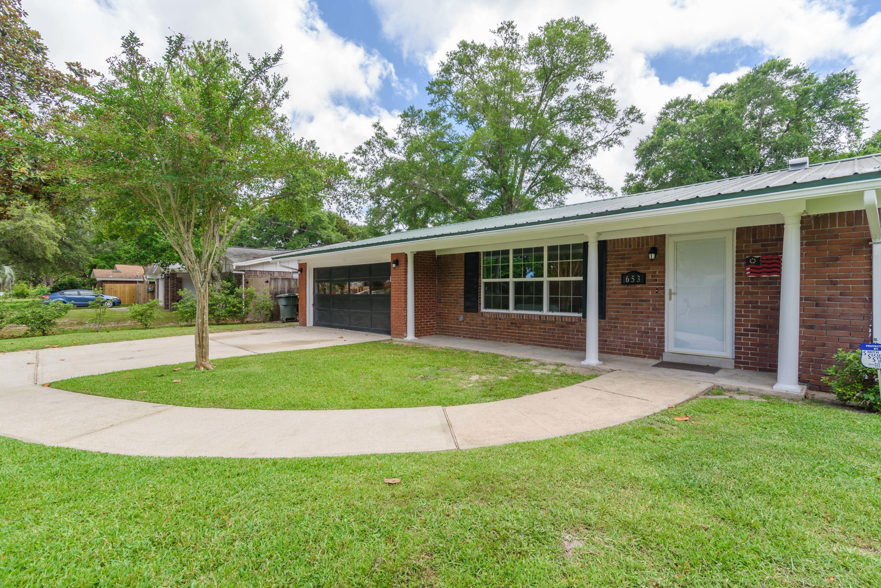 COUNTRY CLUB ESTATES 1ST ADDN - Residential