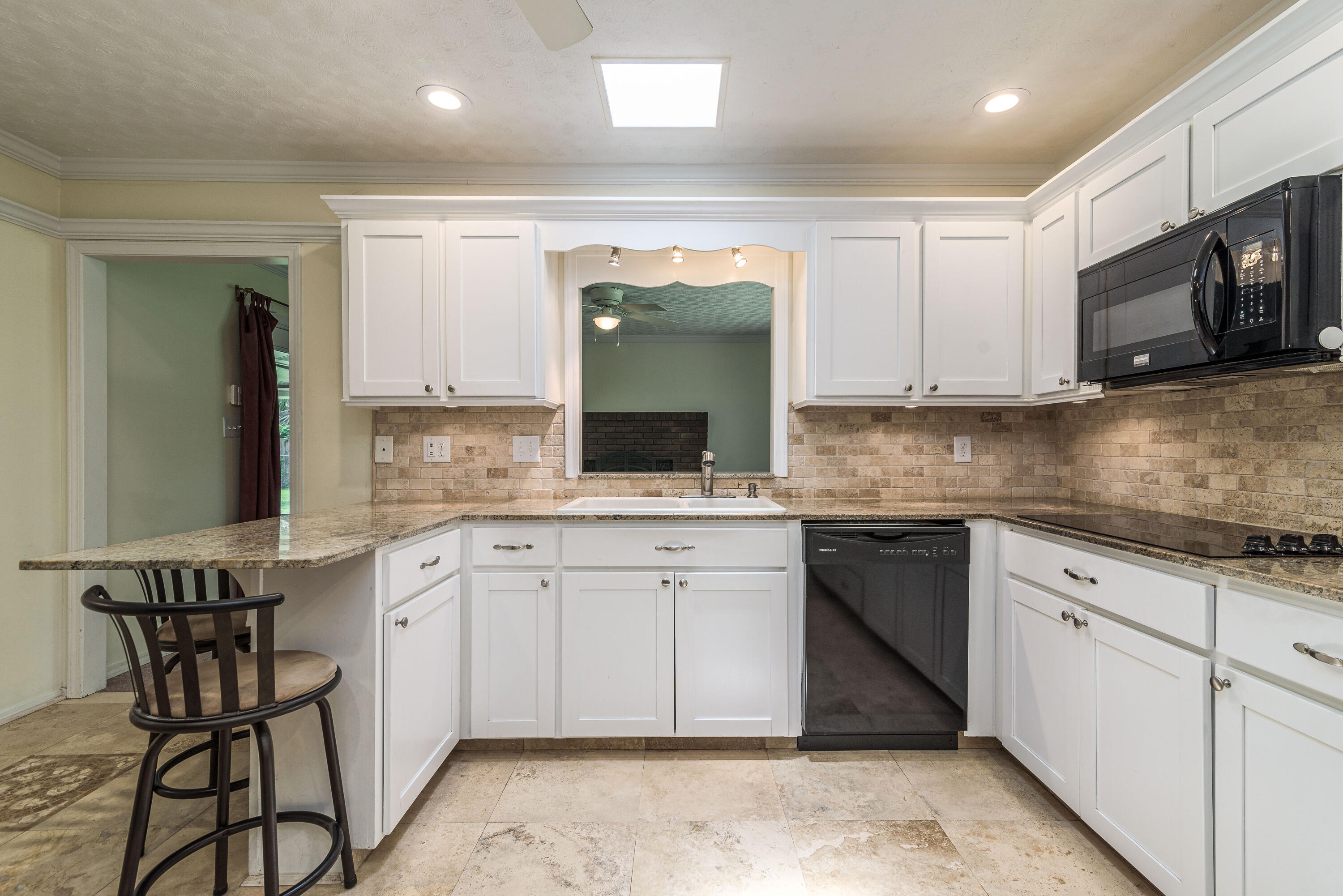 COUNTRY CLUB ESTATES 1ST ADDN - Residential