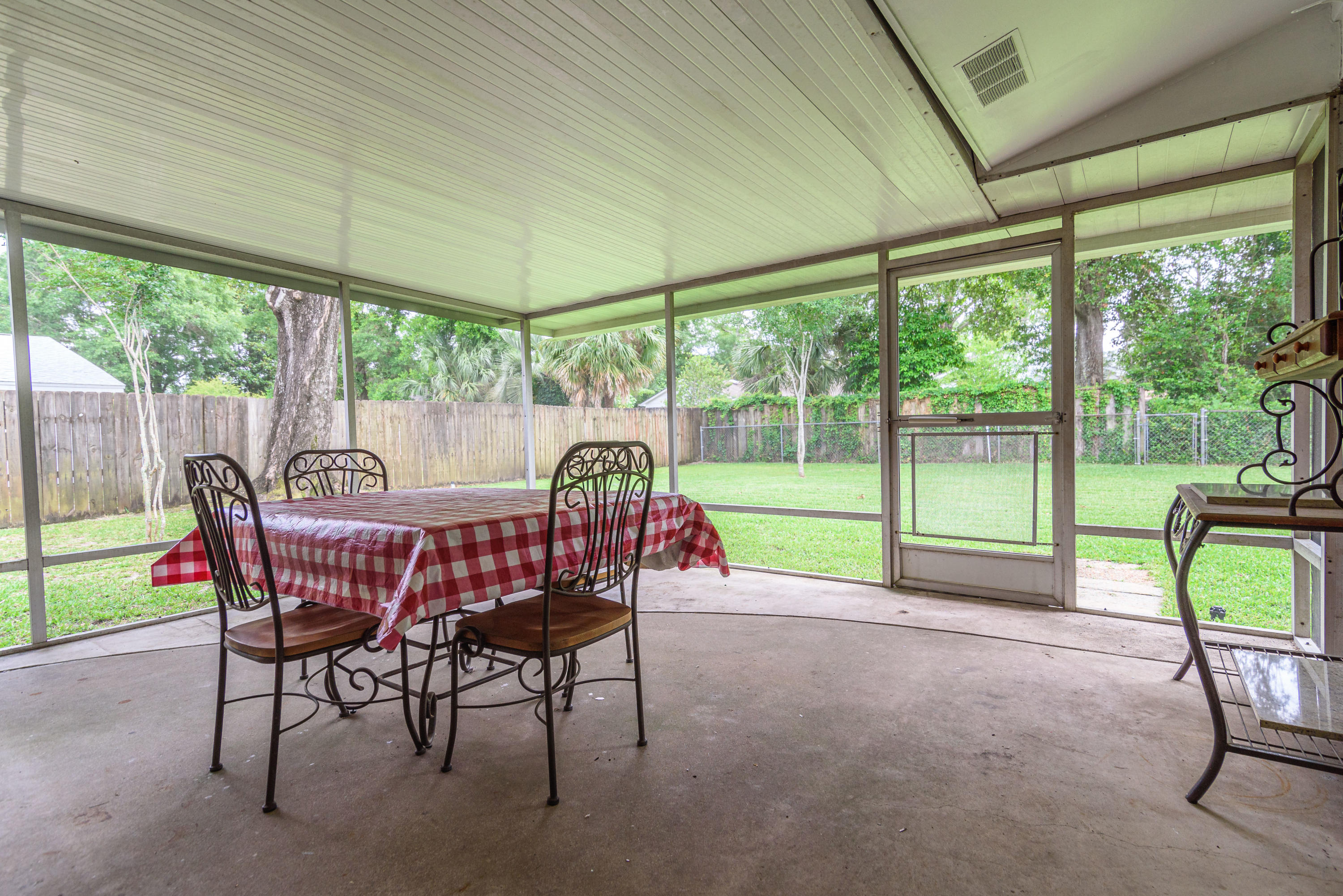 COUNTRY CLUB ESTATES 1ST ADDN - Residential