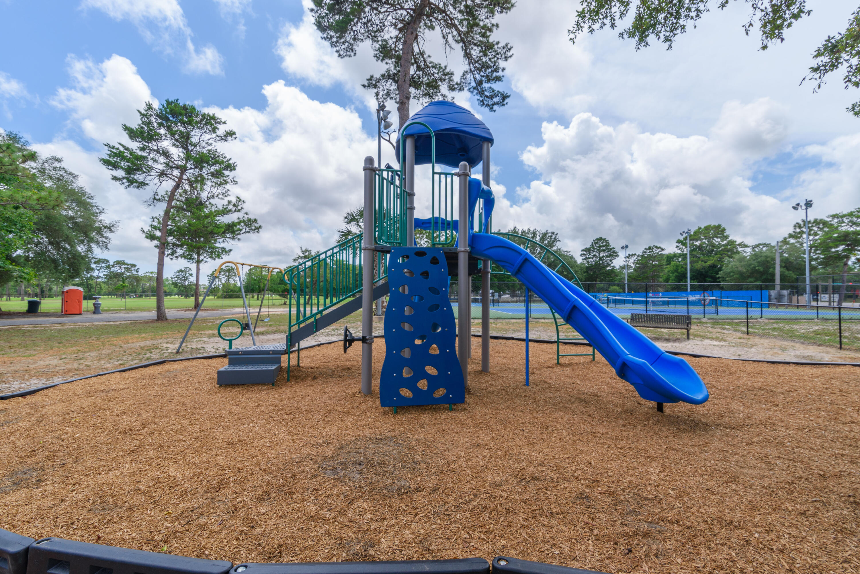 COUNTRY CLUB ESTATES 1ST ADDN - Residential