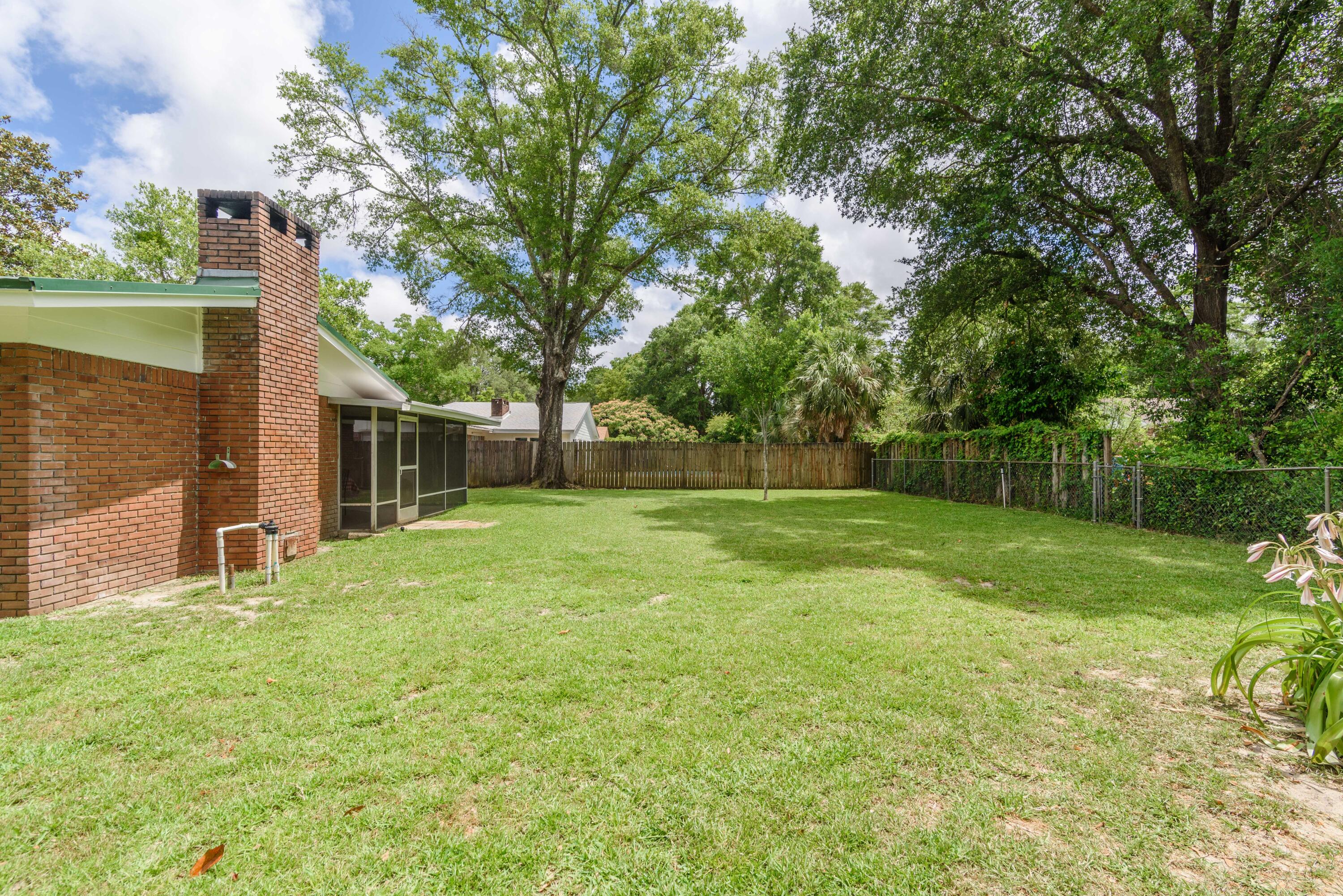 COUNTRY CLUB ESTATES 1ST ADDN - Residential