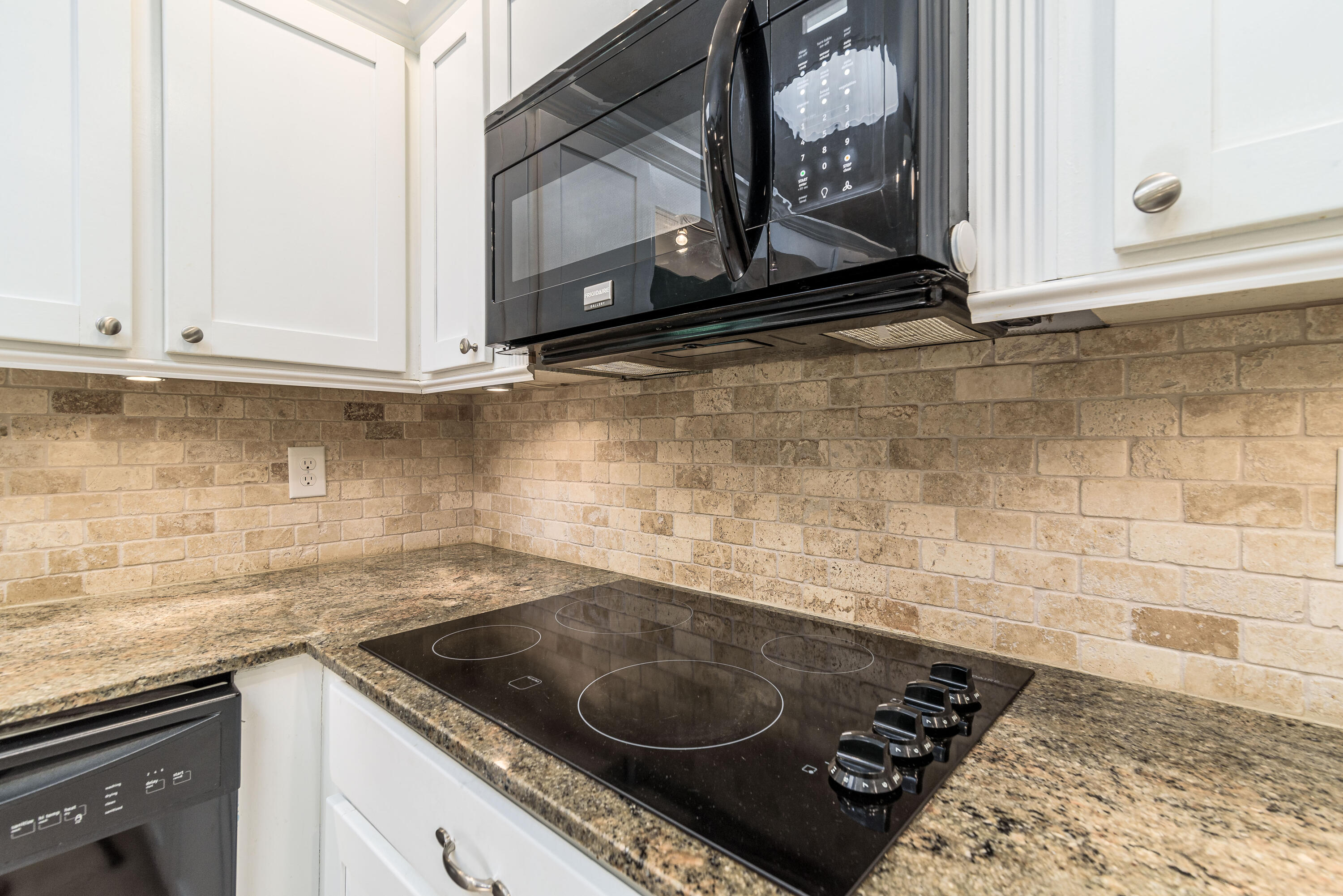 COUNTRY CLUB ESTATES 1ST ADDN - Residential