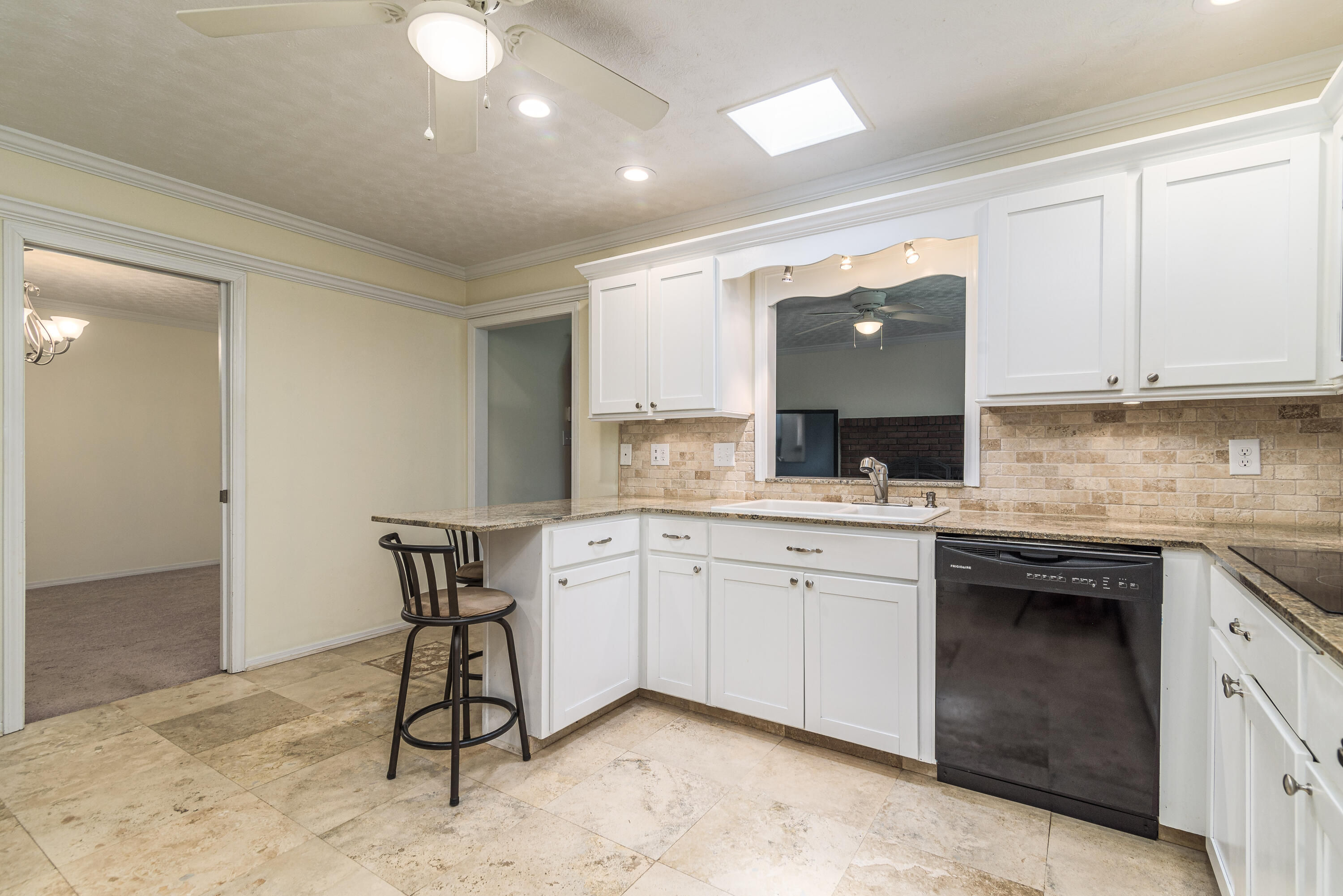 COUNTRY CLUB ESTATES 1ST ADDN - Residential