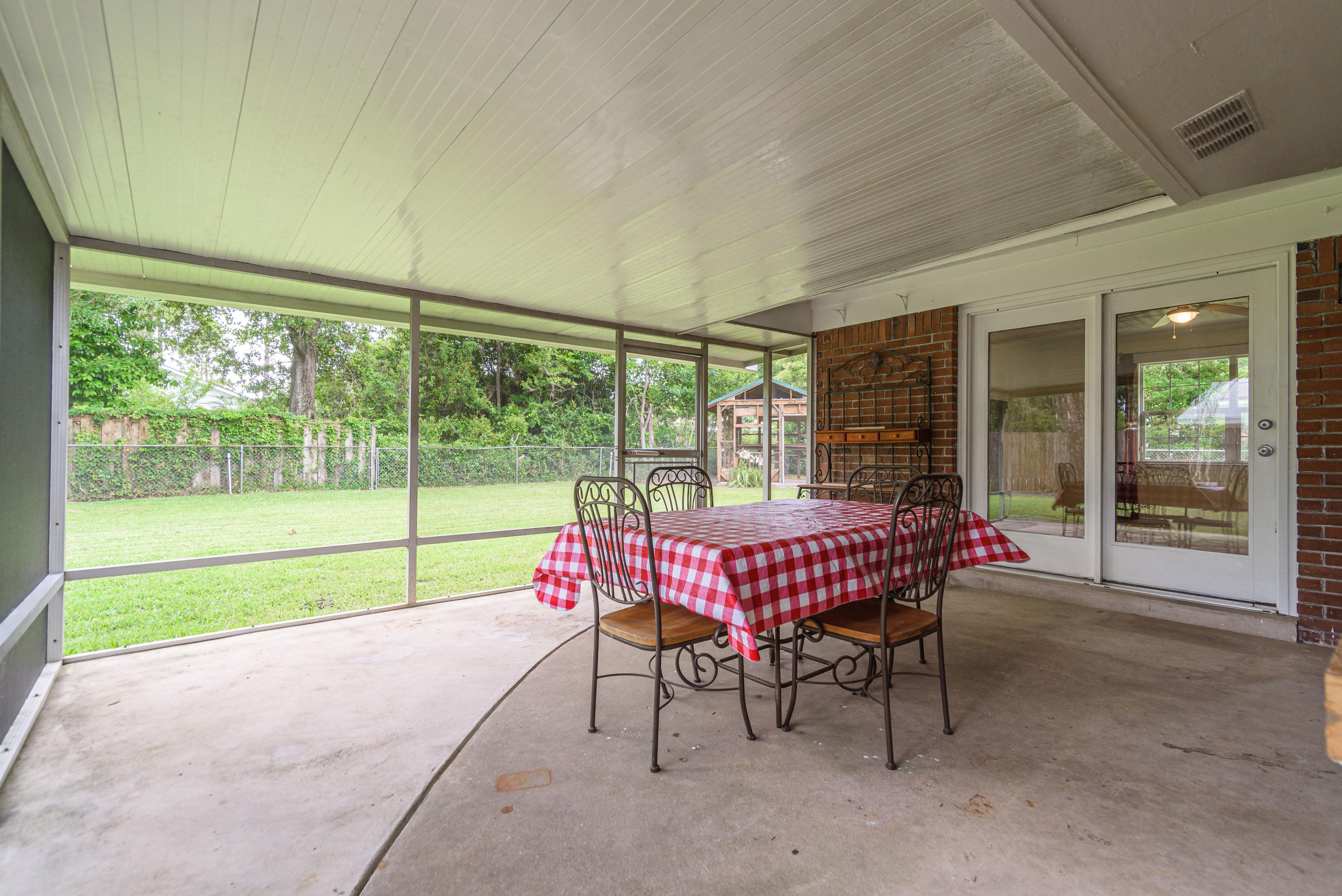 COUNTRY CLUB ESTATES 1ST ADDN - Residential