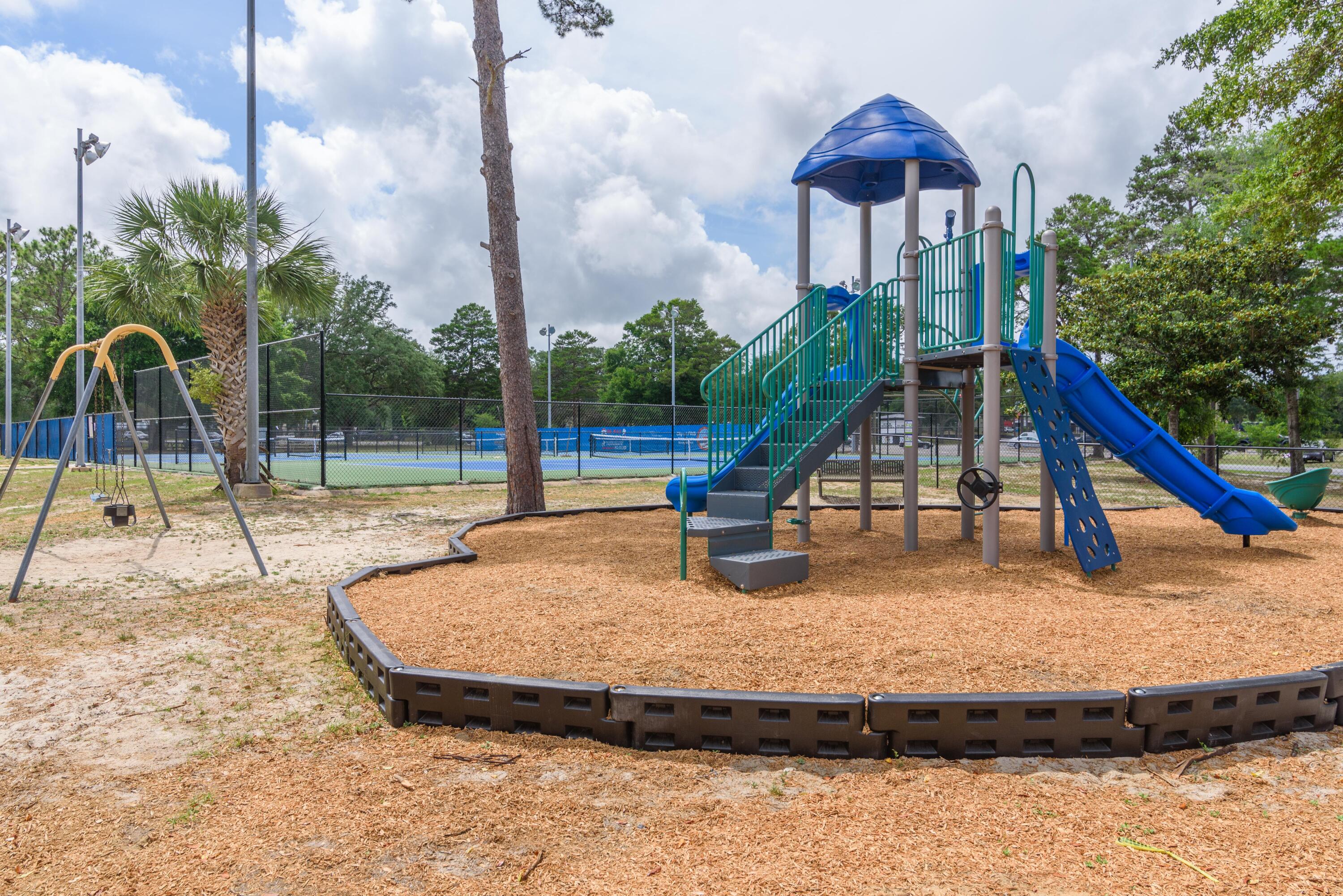 COUNTRY CLUB ESTATES 1ST ADDN - Residential