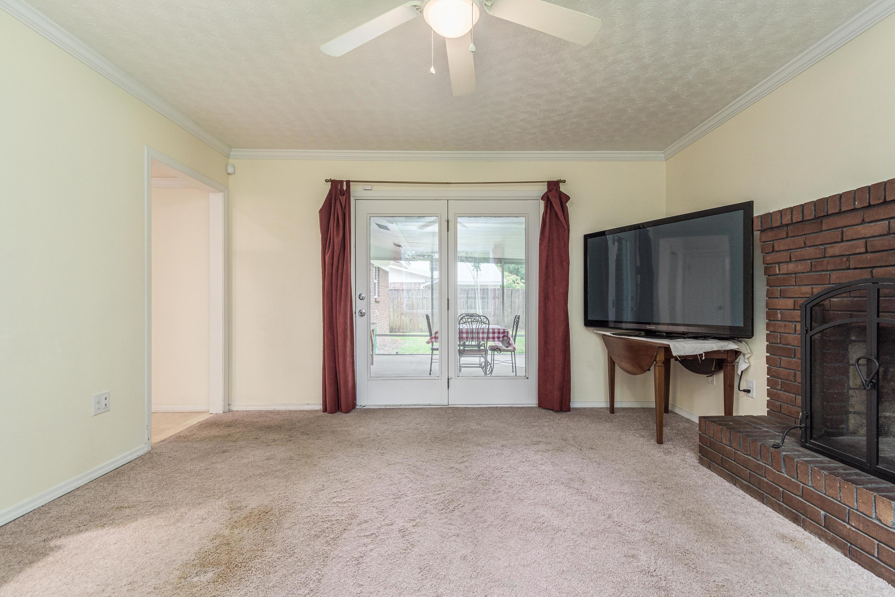 COUNTRY CLUB ESTATES 1ST ADDN - Residential