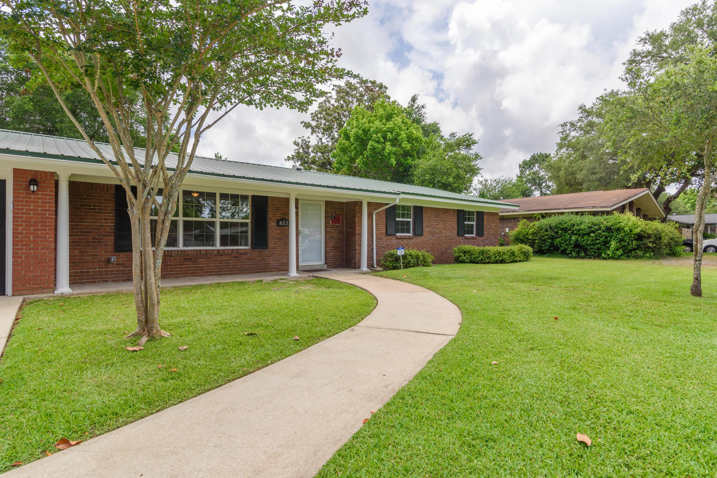 COUNTRY CLUB ESTATES 1ST ADDN - Residential