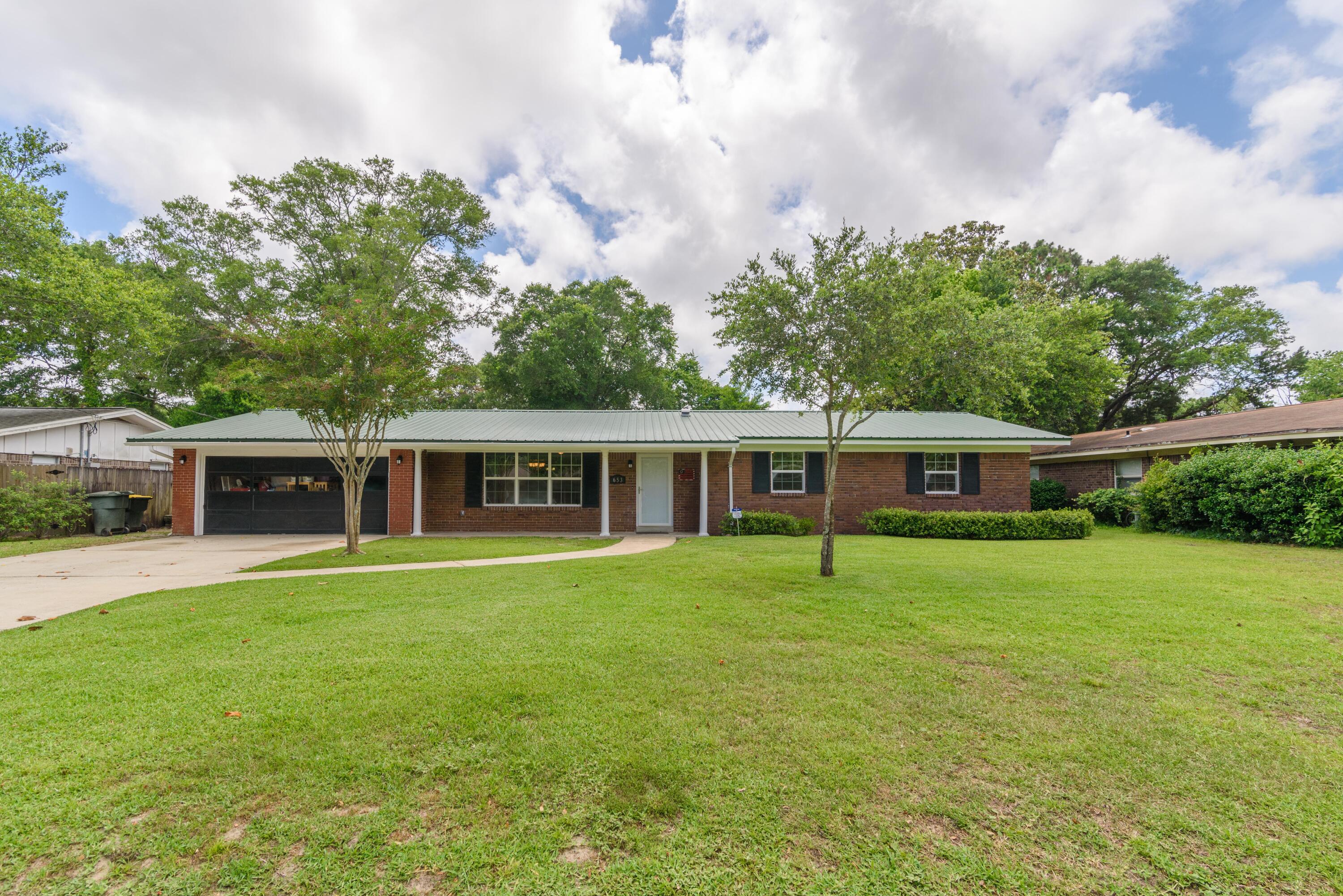 COUNTRY CLUB ESTATES 1ST ADDN - Residential