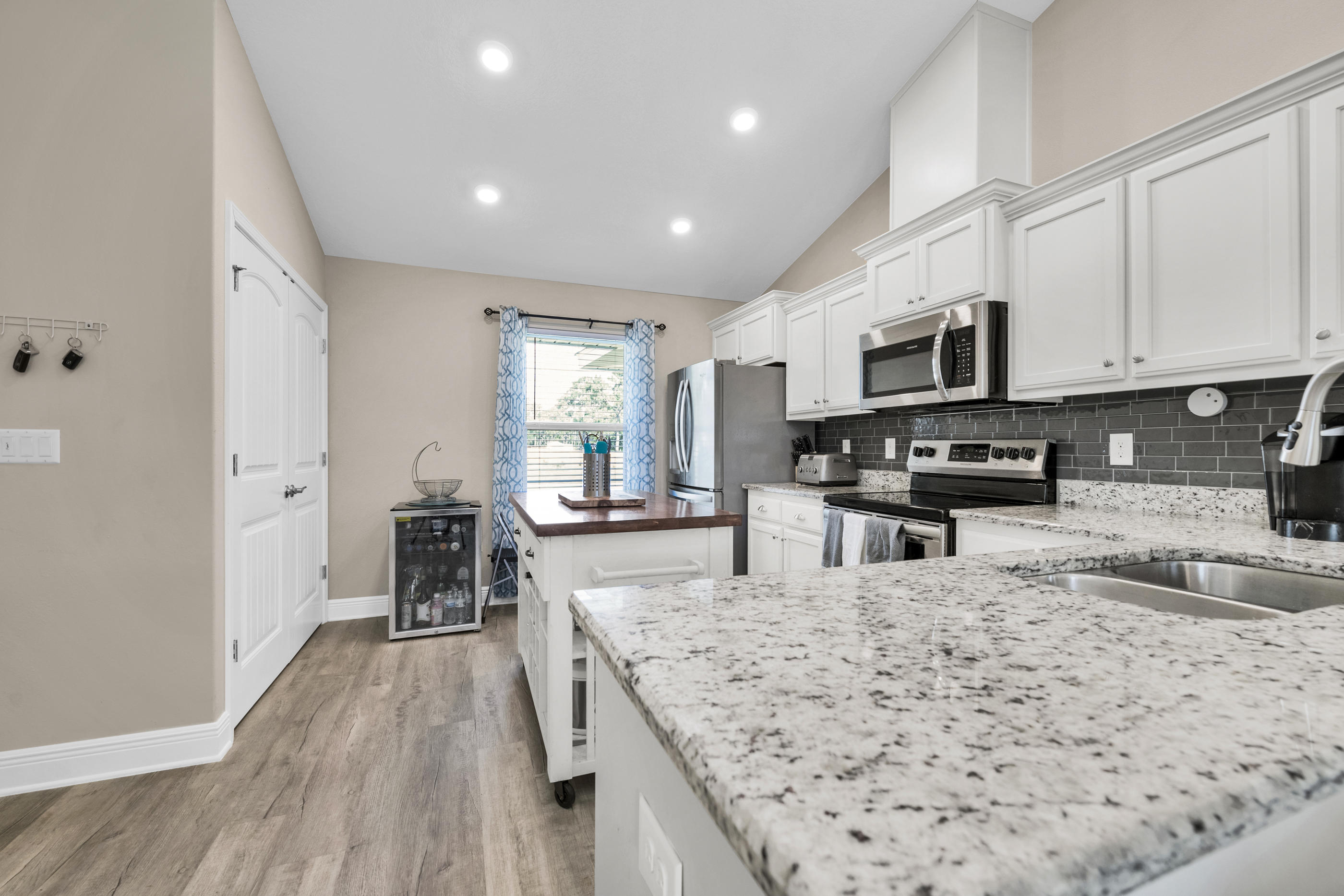 HOLLEY BY THE SEA - Residential