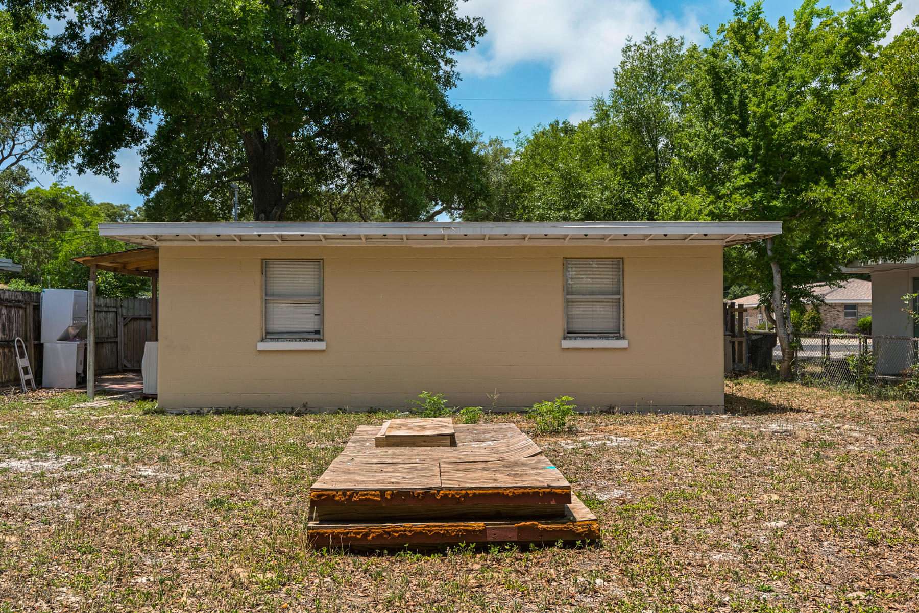 PINEHURST S/D LOT 15 BLK 1 EX E33 FT - Residential