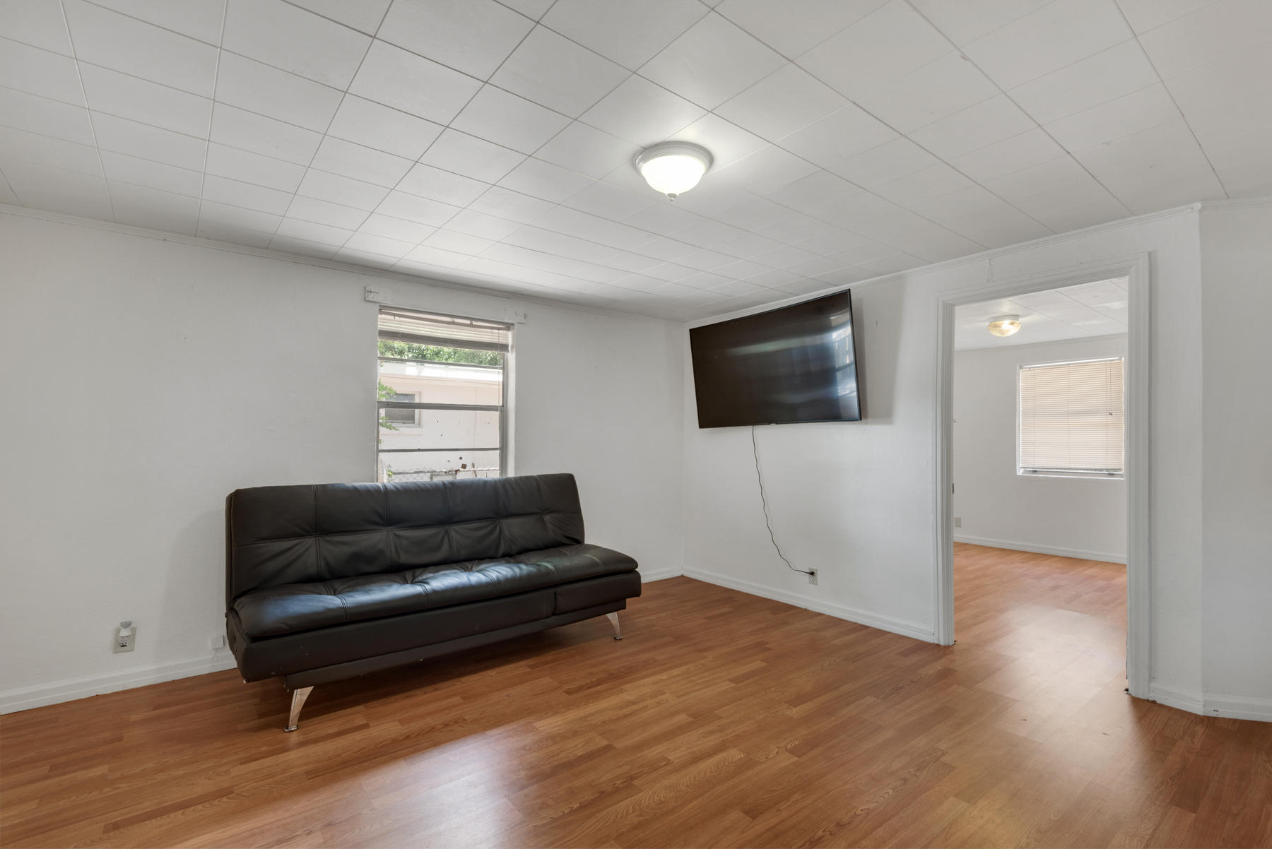 PINEHURST S/D LOT 15 BLK 1 EX E33 FT - Residential